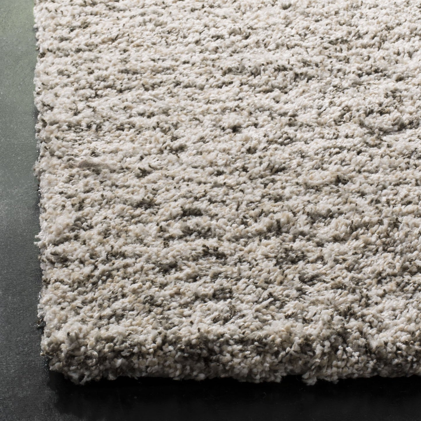 SAFAVIEH Hudson Shag Collection Area Rug - 5'1" x 7'6", Ivory & Grey, Chevron Design, Non-Shedding & Easy Care, 2-inch Thick Ideal for High Traffic Areas in Living Room, Bedroom (SGH330A)