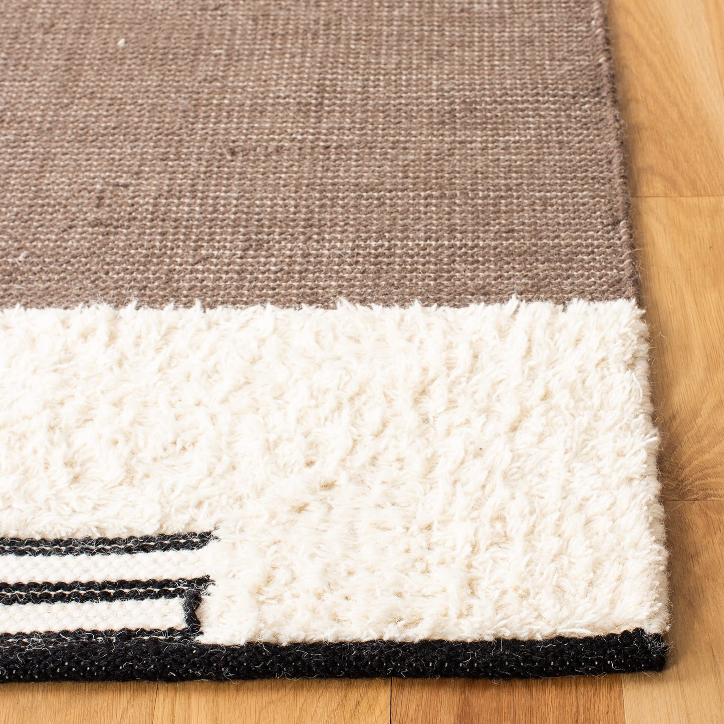 SAFAVIEH Kenya Collection Accent Rug - 4' x 6', Black & Ivory, Handmade Southwestern Wool, Ideal for High Traffic Areas in Entryway, Living Room, Bedroom (KNY278Z)