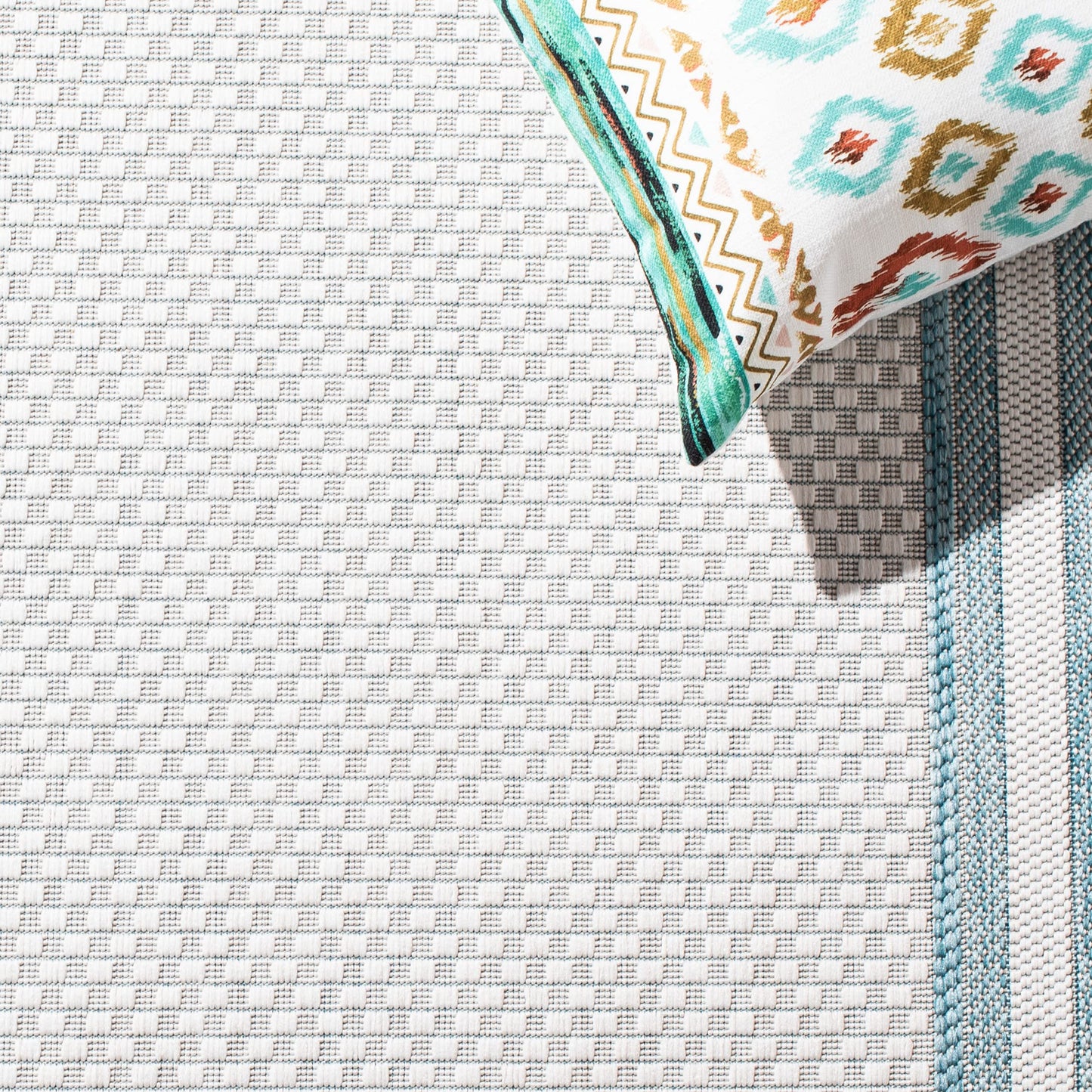 SAFAVIEH Washable Rug Outdoor Courtyard Collection - 2'7" x 5', Ivory & Aqua Blue, Non-Shedding & Easy Cleaning, Ideal for Patio, Backyard, Mudroom (CY8475-53612)