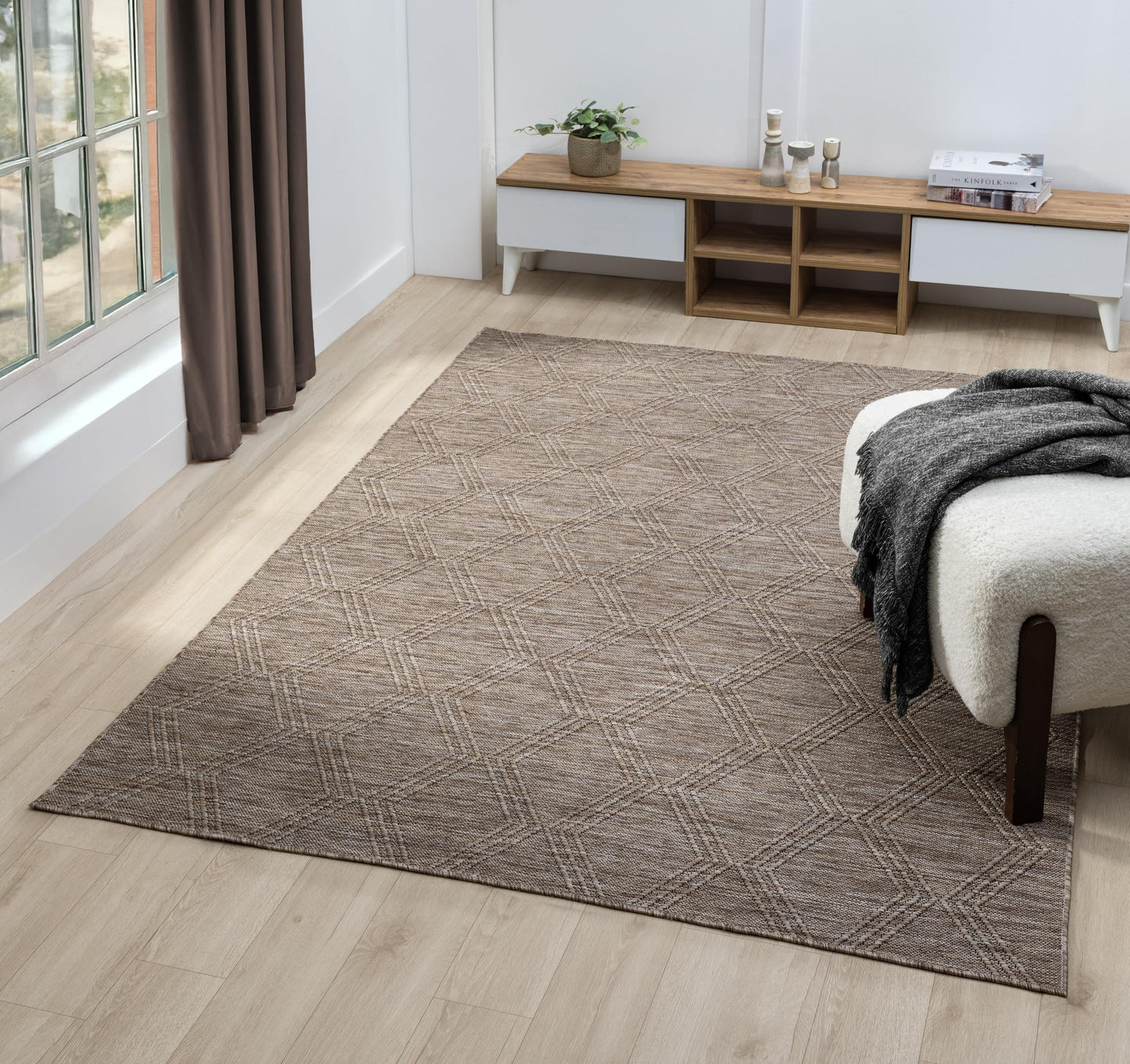 RUGGERRUGS Darla Textured Foldable Indoor Outdoor Rug, 8x10, Weather Resistant, Easy Clean, UV Resistant, Lightweight Contemporary Geometric Patio Carpet for Porch, Deck, Living Room (8'x10', Beige)