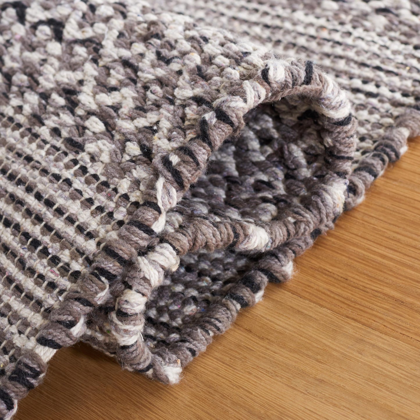 SAFAVIEH Montauk Collection Accent Rug - 3' x 5', Ivory & Anthracite, Handmade Flat Weave Boho Farmhouse Cotton Tassel Fringe, Ideal for High Traffic Areas in Entryway, Living Room, Bedroom (MTK330N)