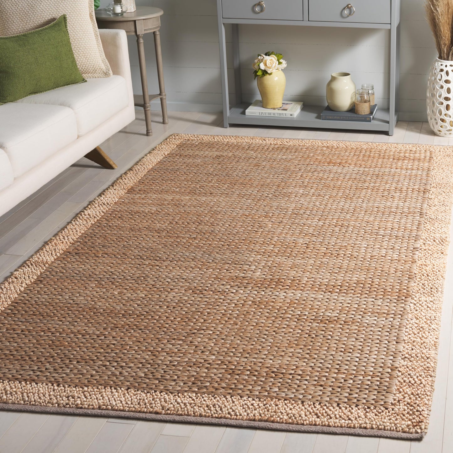 SAFAVIEH Natural Fiber Collection Accent Rug - 4' x 6', Natural, Handmade Jute, Ideal for The Living Room, Bedroom, Dining Room (NF954A-4)