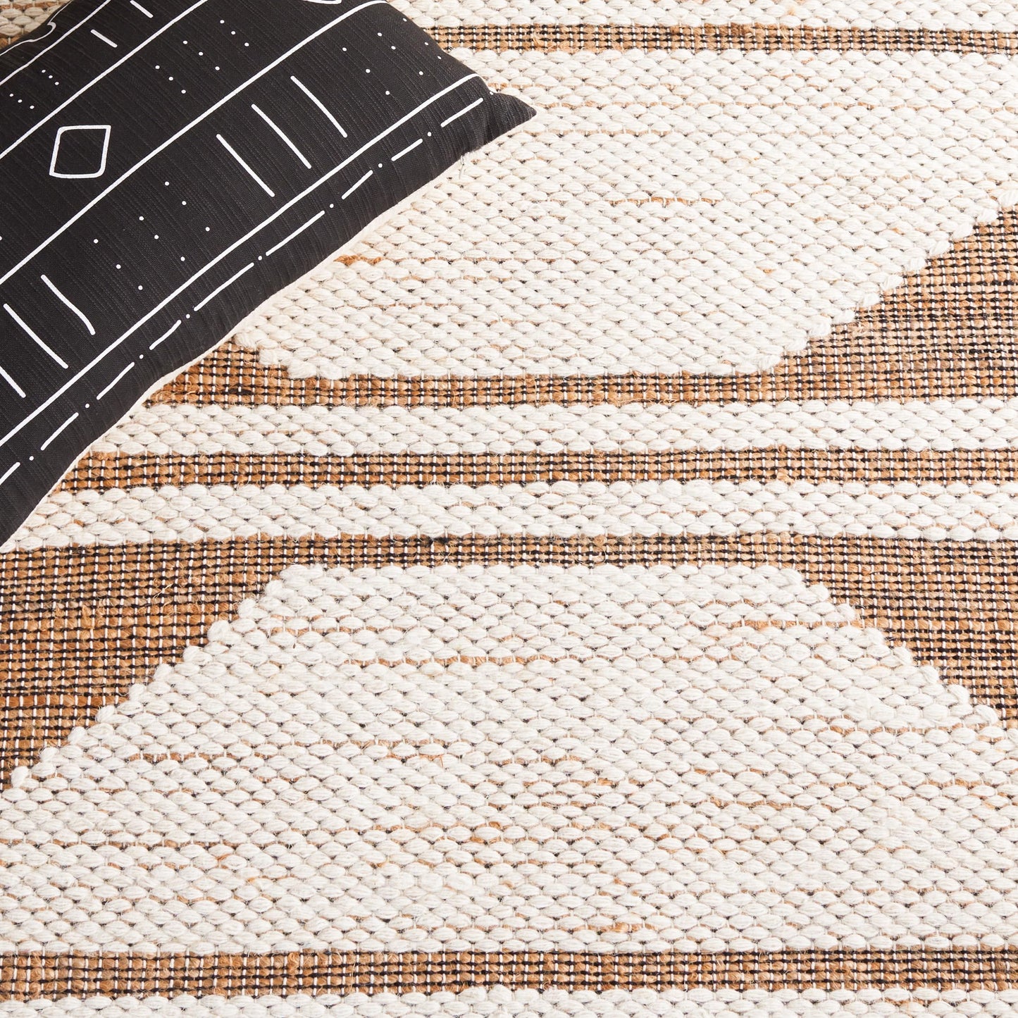 SAFAVIEH Natural Fiber Collection Area Rug - 5' x 8', Natural & Ivory, Handmade Farmhouse Jute Wool, Ideal for High Traffic Areas in Living Room, Bedroom (NF225A)