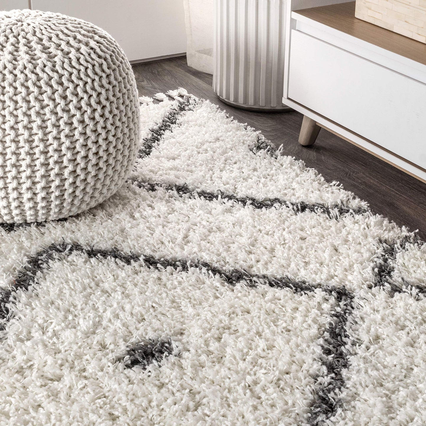 JONATHAN Y Mercer Shag Plush Tassel Diamond Cream/Gray Indoor Area Rug, 3x5, Moroccan, Bohemian, Geometric, Easy-Cleaning for Living Room, Bedroom, Kitchen, Non-Shedding (MCR105B-3)