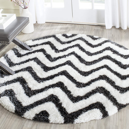 SAFAVIEH Barcelona Shag Collection Area Rug - 5' Round, Graphite & Ivory, Handmade Chevron, 1.75-inch Thick Ideal for High Traffic Areas in Living Room, Bedroom (BSG320D)