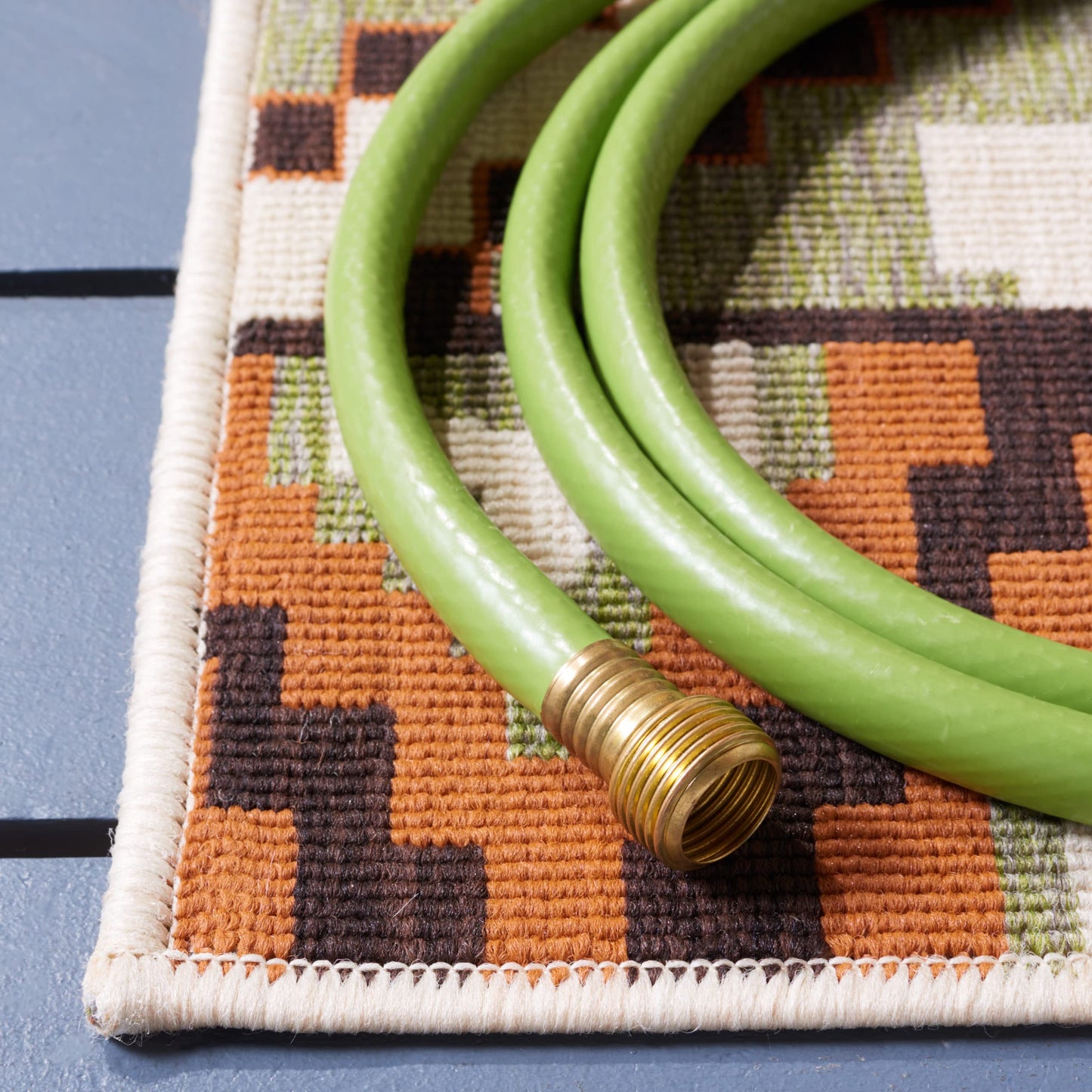SAFAVIEH Washable Rug Outdoor Veranda Collection - 2' x 3'7", Green & Terracotta, Non-Shedding & Easy to Clean, Ideal for Entryway, Patio, Kitchen, Mudroom, Front Door (VER097-0745)