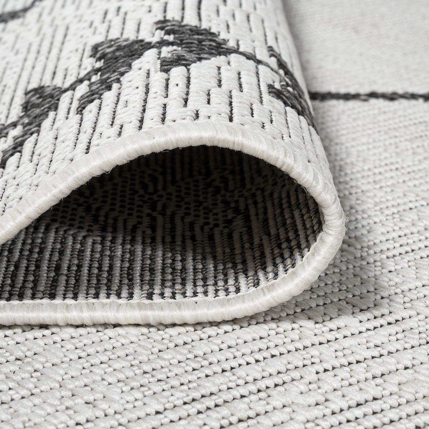 JONATHAN Y Tribal Diamond Trellis Indoor Outdoor Area Rug 5X8 Ivory/Black, Derya for Backyard, Patio, Porch, Easy-Cleaning, High Traffic, Pet-Friendly, Non-Shedding (SMB129D-5)