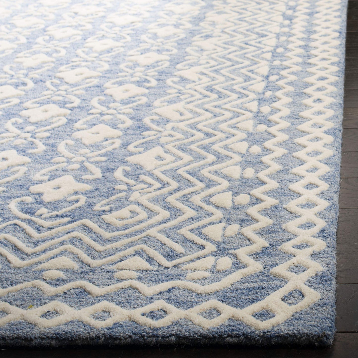 SAFAVIEH Blossom Collection Accent Rug - 2' x 3', Blue & Ivory, Handmade Wool, Ideal for High Traffic Areas in Entryway, Living Room, Bedroom (BLM114M)