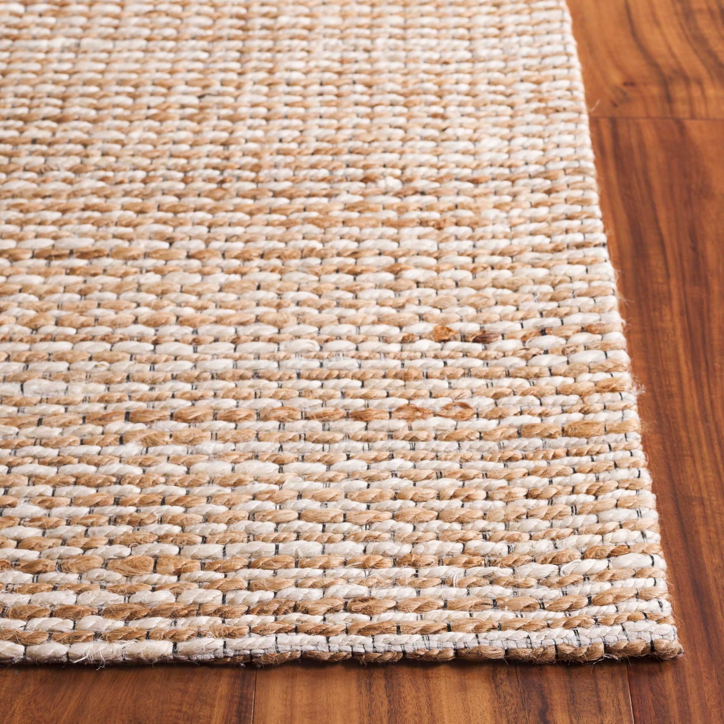 SAFAVIEH Natural Fiber Collection Accent Rug - 4' x 6', Natural & Ivory, Handmade Hemp, Ideal for The Living Room, Dining, Bedroom (NF559A)
