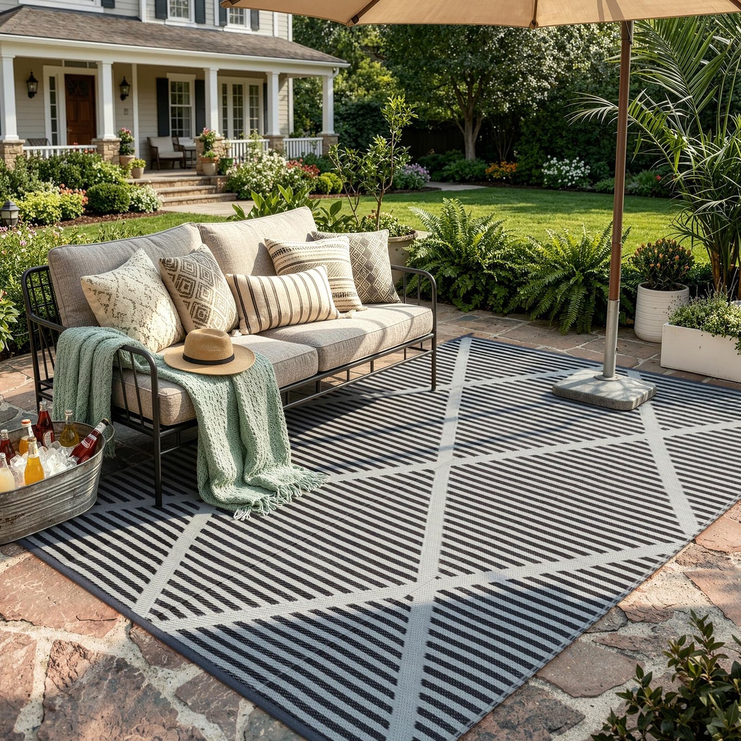 Wonnitar Outdoor Rug 6x9, Waterproof Reversible Plastic Straw Rug for Patio, Foldable Camping Mat with Carry Bag for RV, UV-Resistant Outside Rug for Deck, Balcony, Beach, Black & Grey