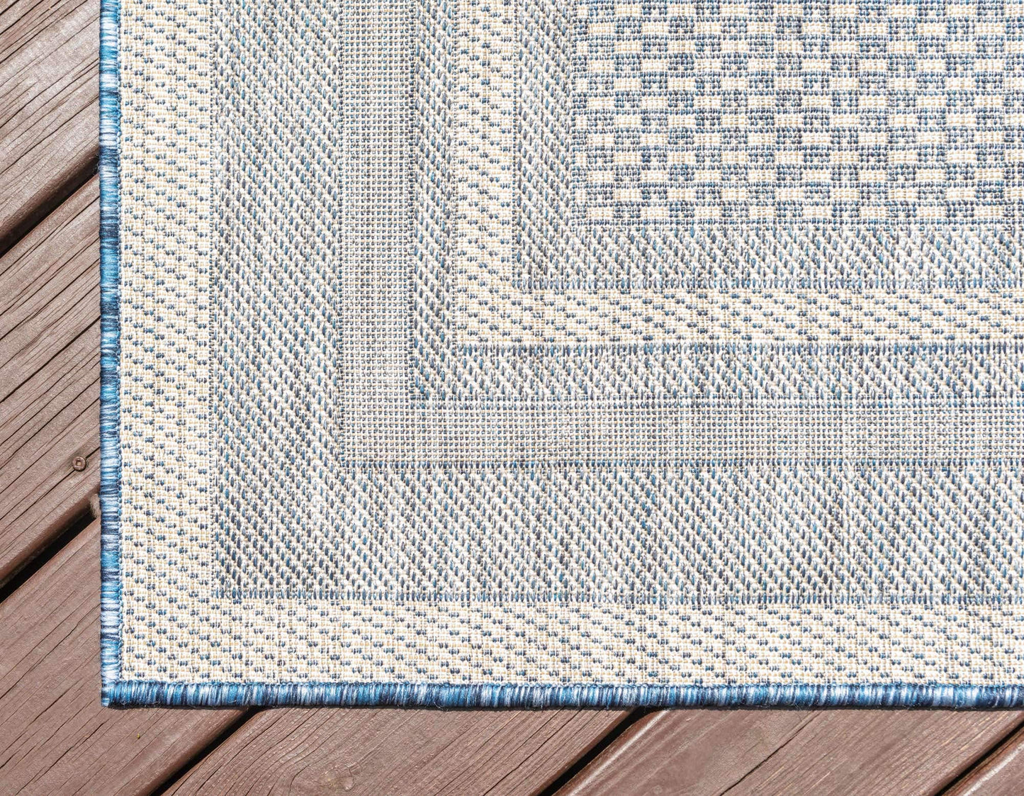 Unique Loom Outdoor Border Collection Area Rug - Soft Border (4' 1" x 6' 1" Rectangle, Blue/ Ivory)
