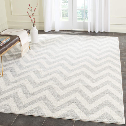 SAFAVIEH Area Rug 8x10 - Amherst Collection - Large - Light Grey & Beige, Chevron Pattern, Non-Shedding & Easy Cleaning, Ideal for Living Room, Bedroom, Office, Dining Space (AMT419B)