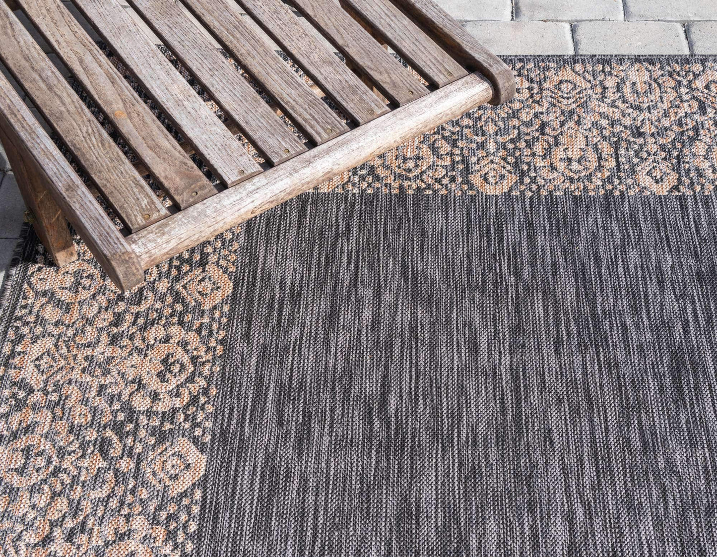 Unique Loom Outdoor Border Collection Area Rug - Floral Border (6' 1" x 9' Rectangle, Charcoal Gray/ Beige)