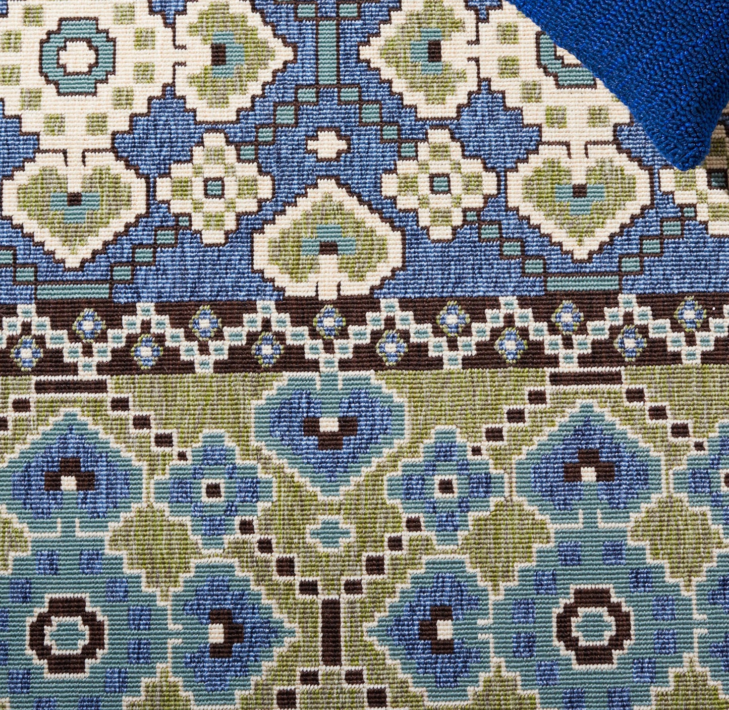 SAFAVIEH Washable Rug Outdoor Veranda Collection - 2'3" x 10' Runner, Green & Blue, Non-Shedding & Easy to Clean, Ideal for Patio, Backyard, Mudroom (VER093-0642)