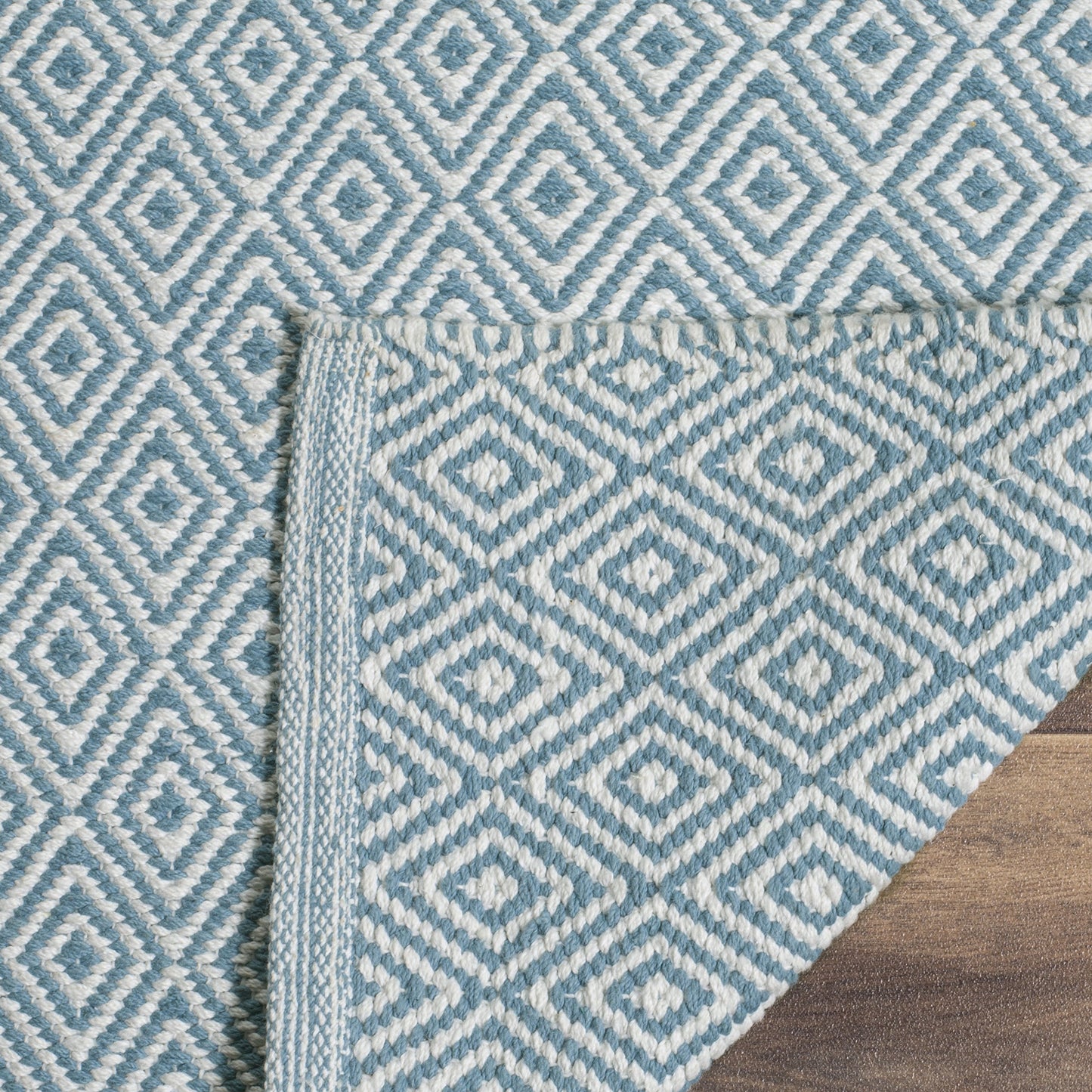 SAFAVIEH Montauk Collection Area Rug - 5' x 8', Ivory & Light Blue, Handmade Flat Weave Cotton, Ideal for High Traffic Areas in Living Room, Bedroom (MTK515D)