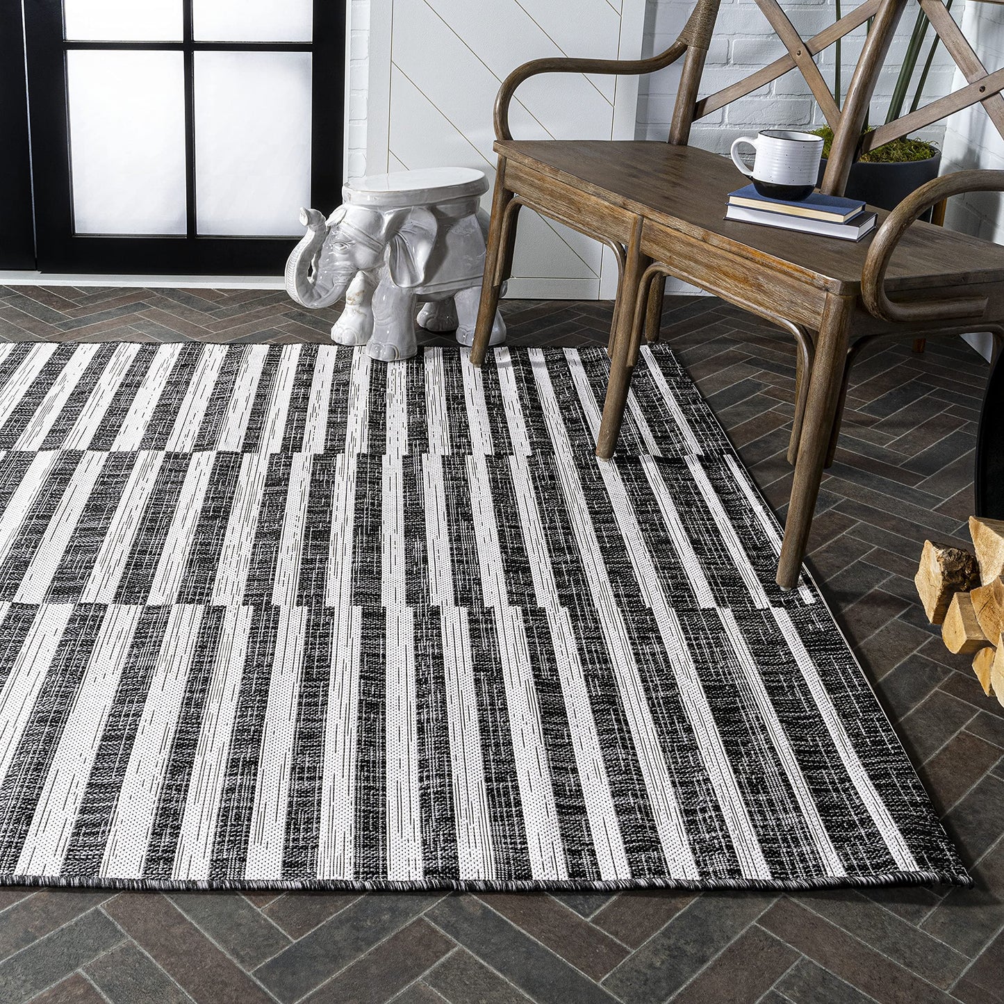 JONATHAN Y Offset Stripe Indoor Outdoor Area Rug 4X6 Black/Ivory, Sukie Modern for Backyard, Patio, Porch, Easy-Cleaning, High Traffic, Pet-Friendly, Non-Shedding (SMB133F-4)
