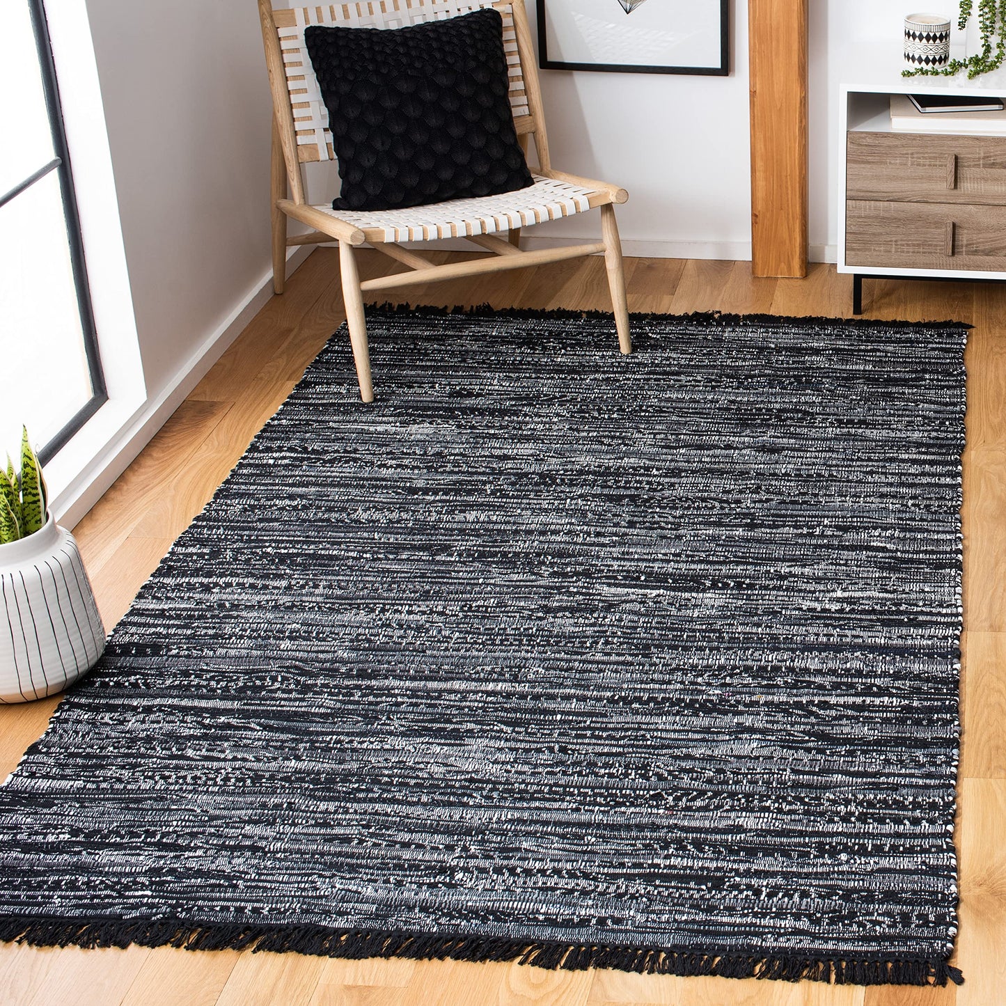 SAFAVIEH Rag Rug Collection Area Rug - 5' x 8', Black, Handmade Boho Stripe Cotton, Ideal for High Traffic Areas in Living Room, Bedroom (RAR121Z)