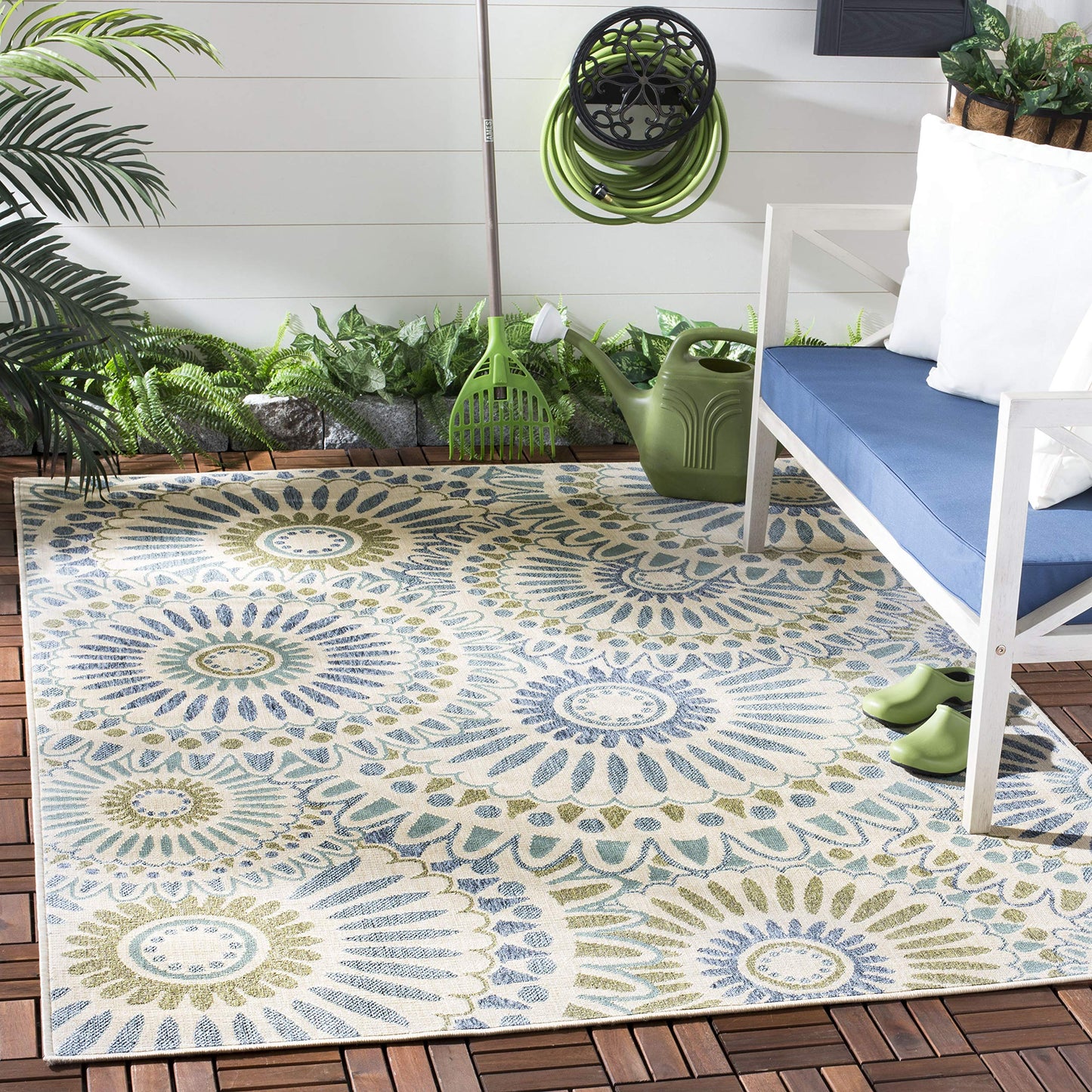 SAFAVIEH Washable Rug Outdoor Veranda Collection - 5'3" Square, Cream & Green, Non-Shedding & Easy to Clean, Ideal for Patio, Backyard, Mudroom (VER091-0614)