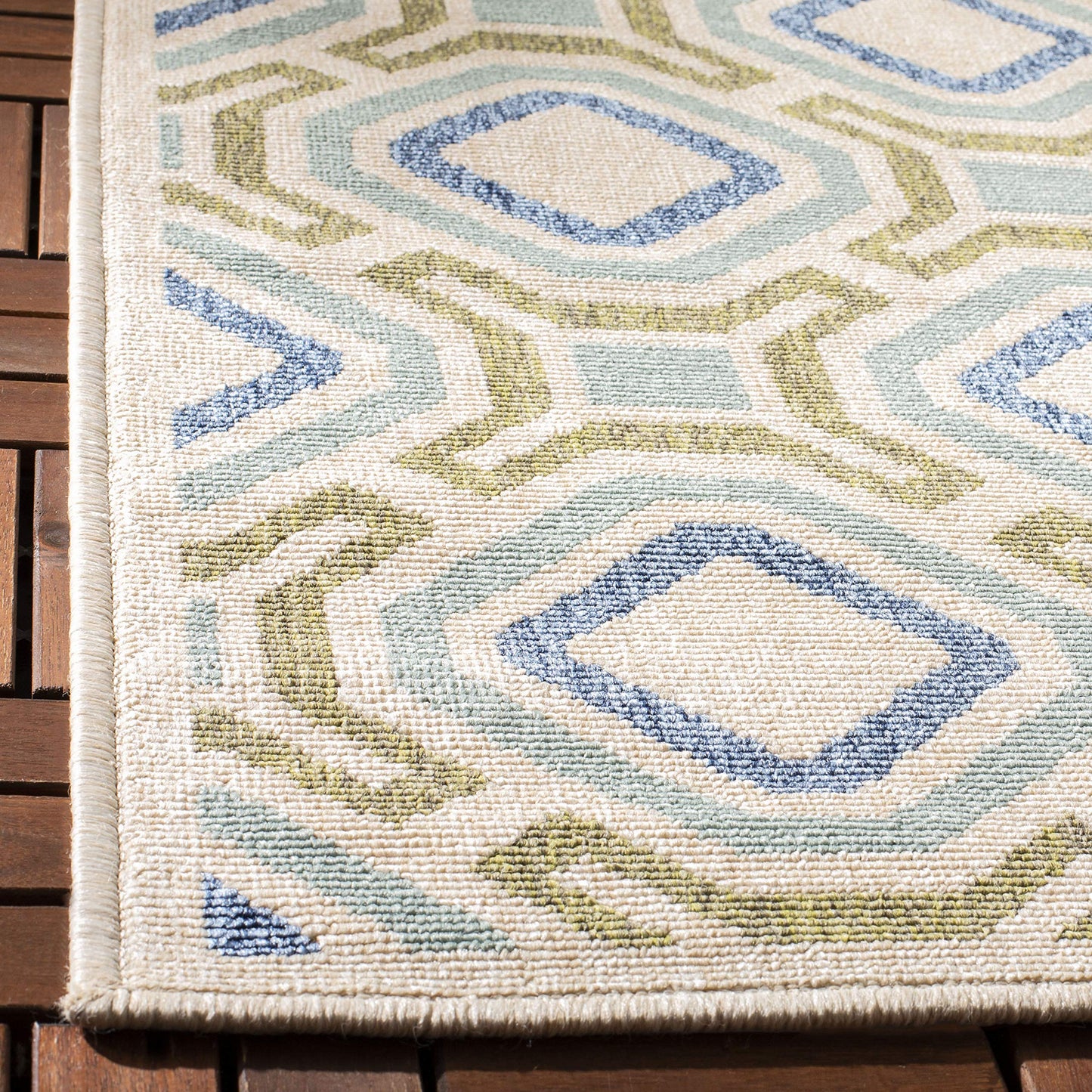 SAFAVIEH Washable Rug Outdoor Veranda Collection - 6'7" x 9'6", Cream & Green, Non-Shedding & Easy to Clean, Ideal for Patio, Backyard, Mudroom (VER089-0614)