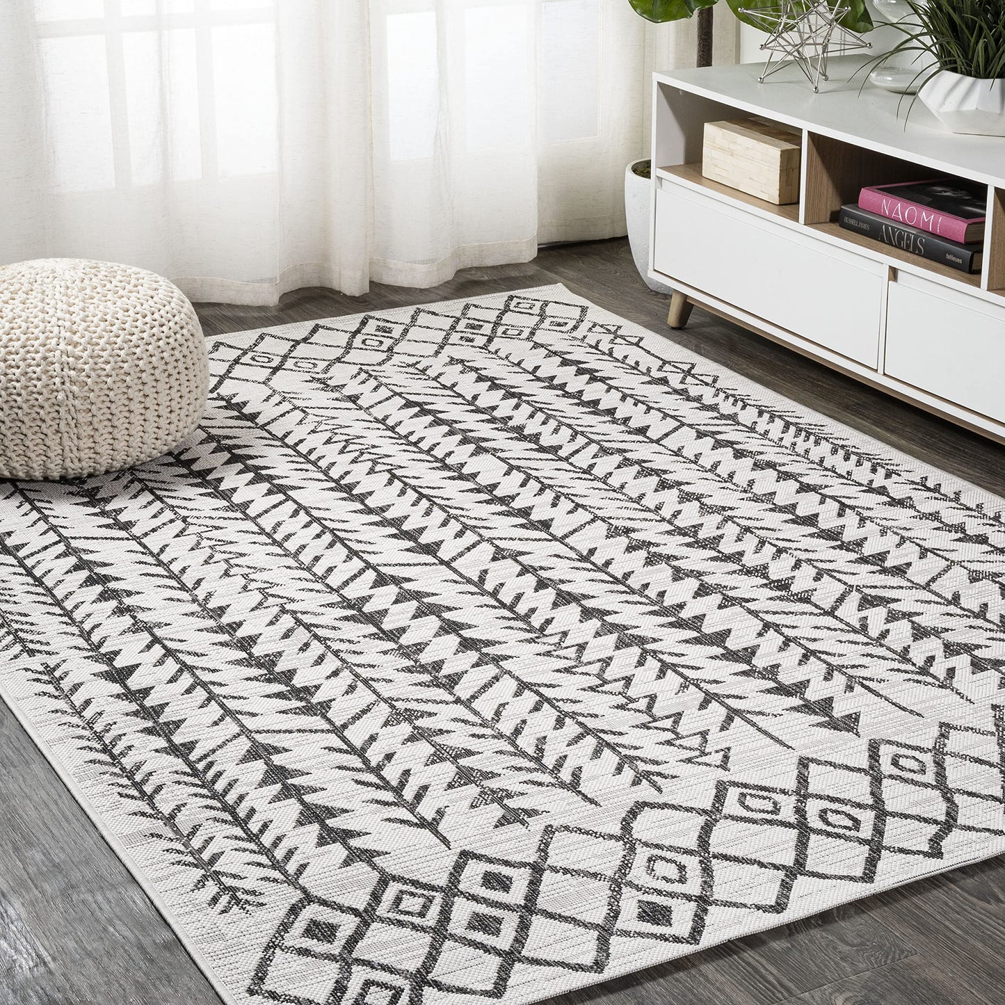 JONATHAN Y Bohemian Geometric Indoor Outdoor Area Rug 4X6 Ivory/Black, Tokay for Backyard, Patio, Porch, Easy-Cleaning, High Traffic, Pet-Friendly, Non-Shedding (SMB132D-4)