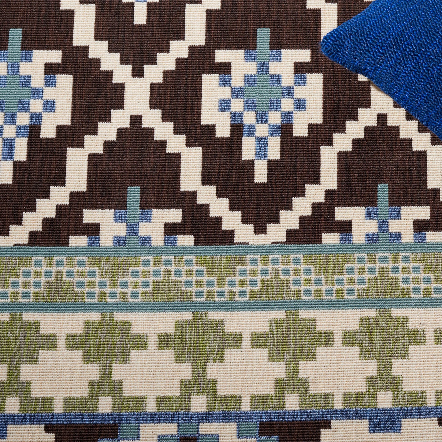 SAFAVIEH Washable Rug Outdoor Veranda Collection - 5'3" x 7'7", Chocolate & Blue, Non-Shedding & Easy to Clean, Ideal for Patio, Backyard, Mudroom (VER097-0624)