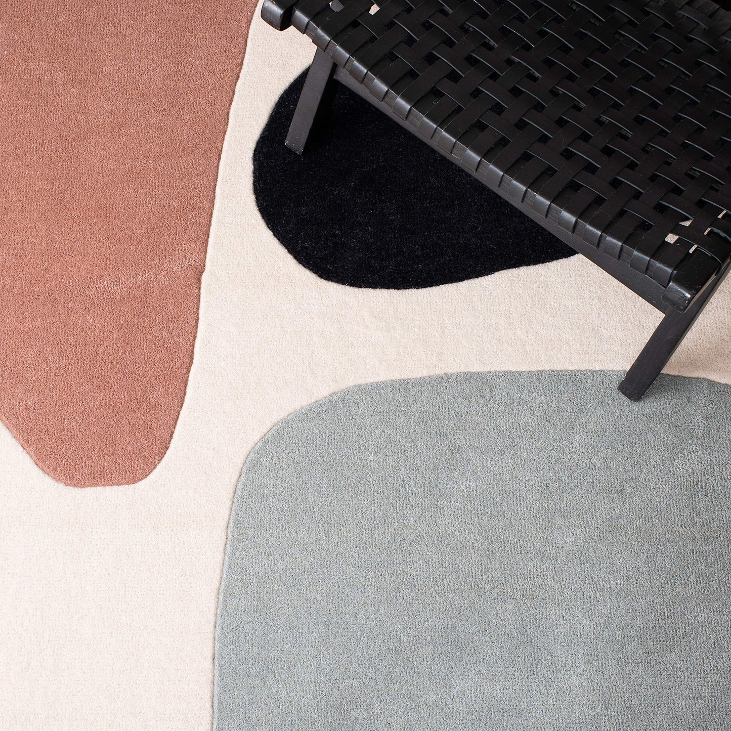 SAFAVIEH Fifth Avenue Collection 8' x 10' Beige / Black FTV119B Handmade Mid-Century Modern Abstract Wool Area Rug