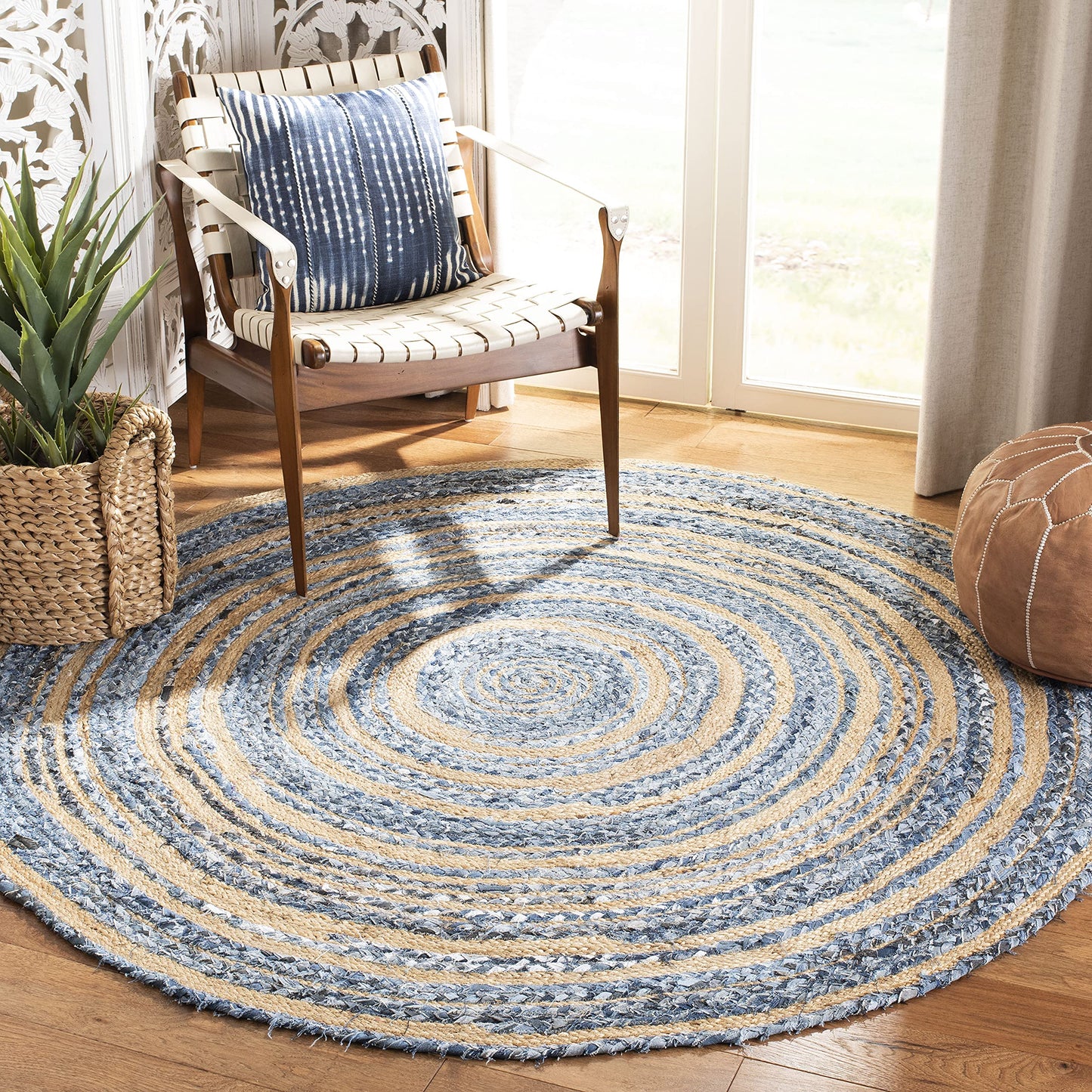 SAFAVIEH Cape Cod Collection Area Rug - 5' Round, Blue & Natural, Handmade Braided Jute & Cotton, Ideal for High Traffic Areas in Living Room, Bedroom (CAP209L)