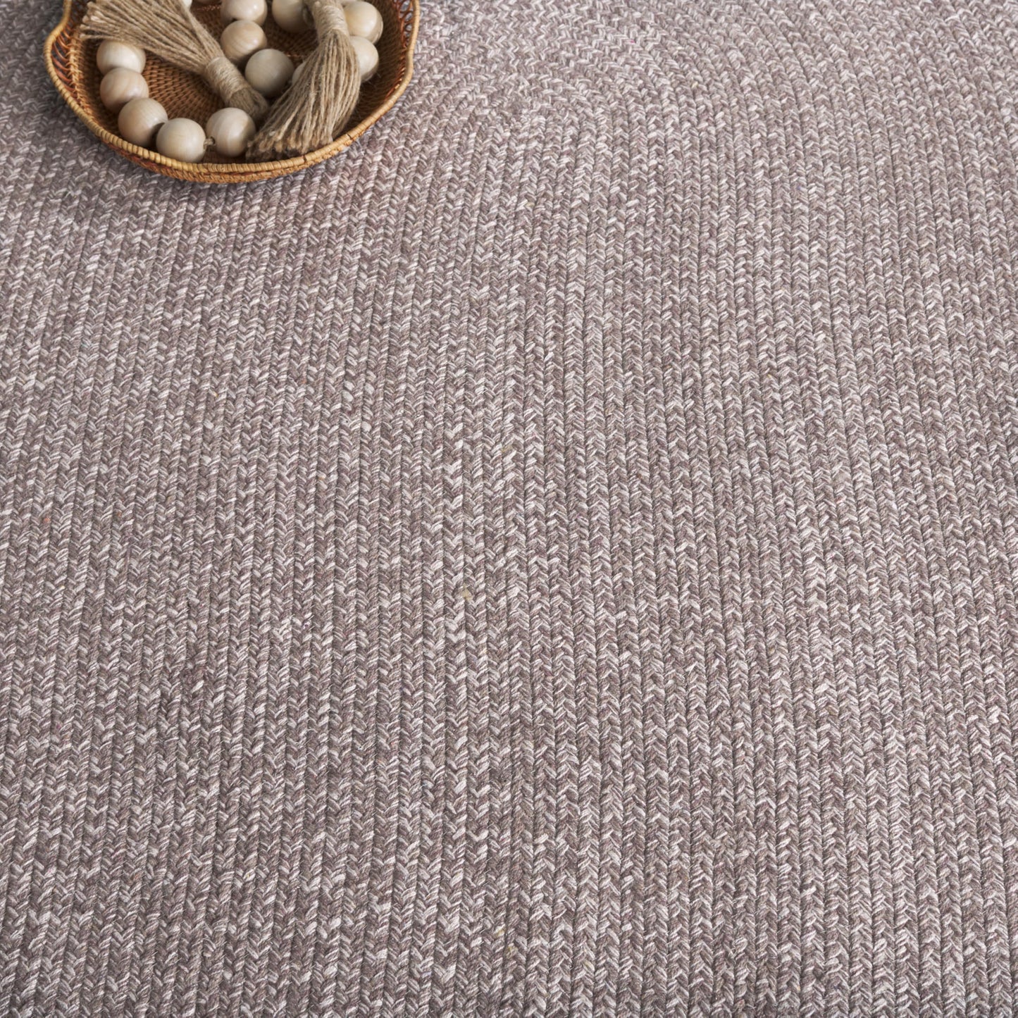 SAFAVIEH Braided Collection Area Rug - 6' Round, Ivory & Beige, Handmade Woven Cotton, Boho Reversible Style, Ideal for Living Room, Bedroom, Dining Space (BRD256B)