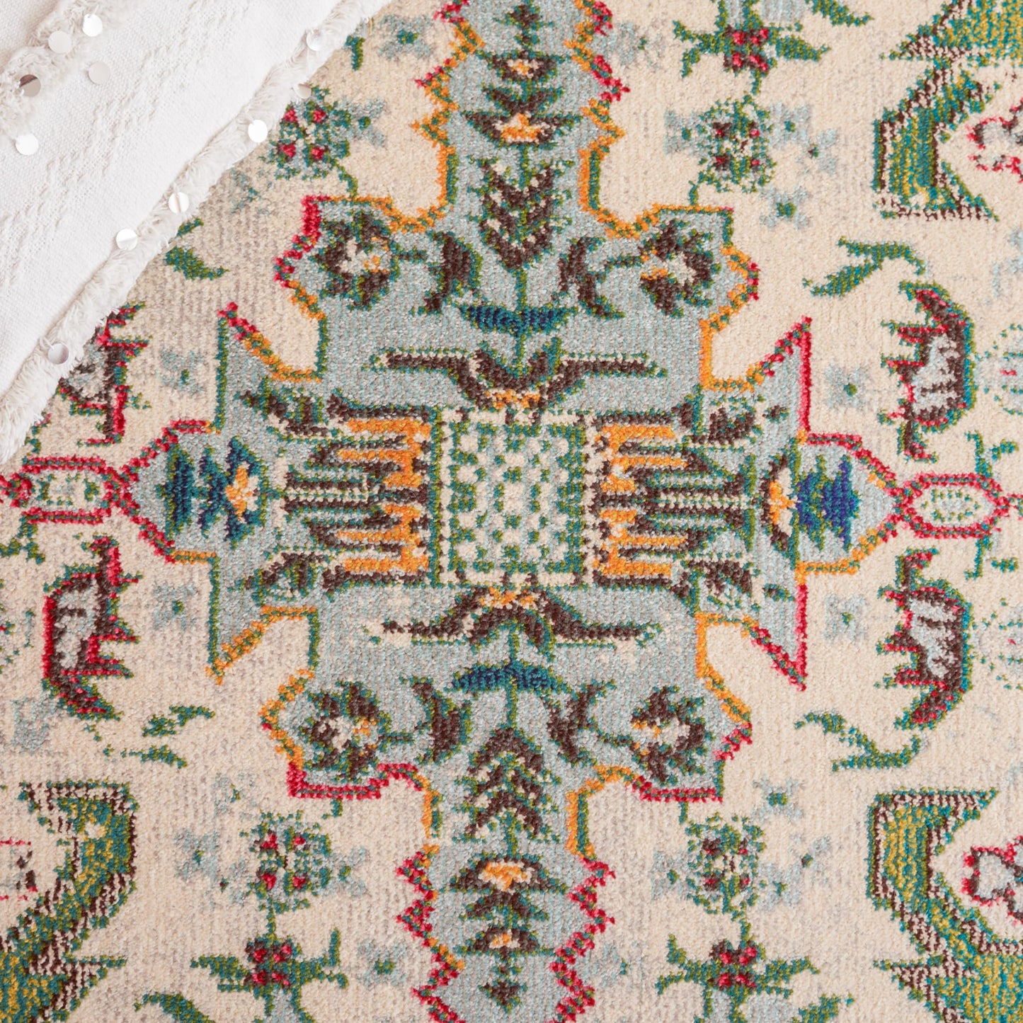 SAFAVIEH Madison Collection Area Rug - 6' x 9', Green & Aqua, Boho Medallion Distressed Design, Non-Shedding & Easy Care, Ideal for High Traffic Areas in Living Room, Bedroom, Dining (MAD452Y-6)