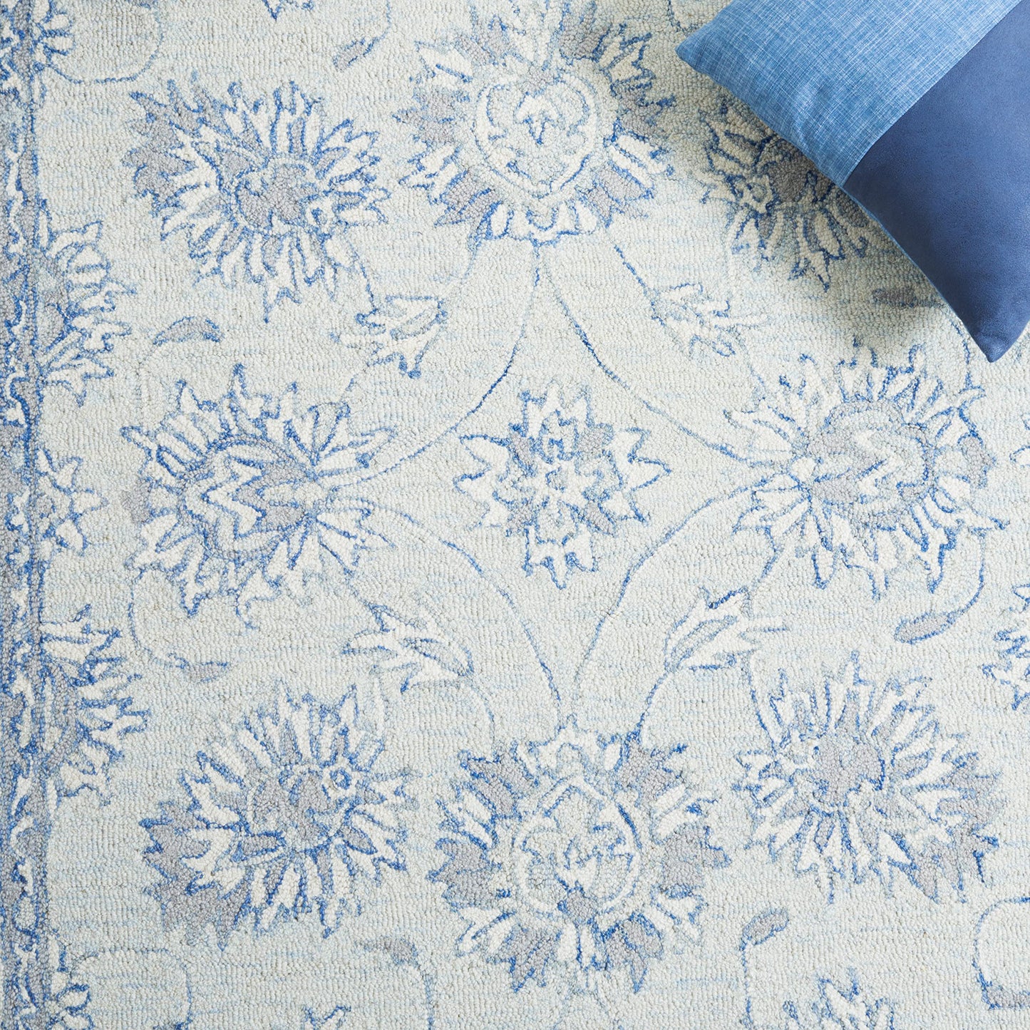 SAFAVIEH Area Rug 8x10 - Micro-Loop Collection - Large - Light Blue & Ivory, Handmade Wool, Ideal for Living Room, Bedroom, Office, Dining Space (MLP536L)