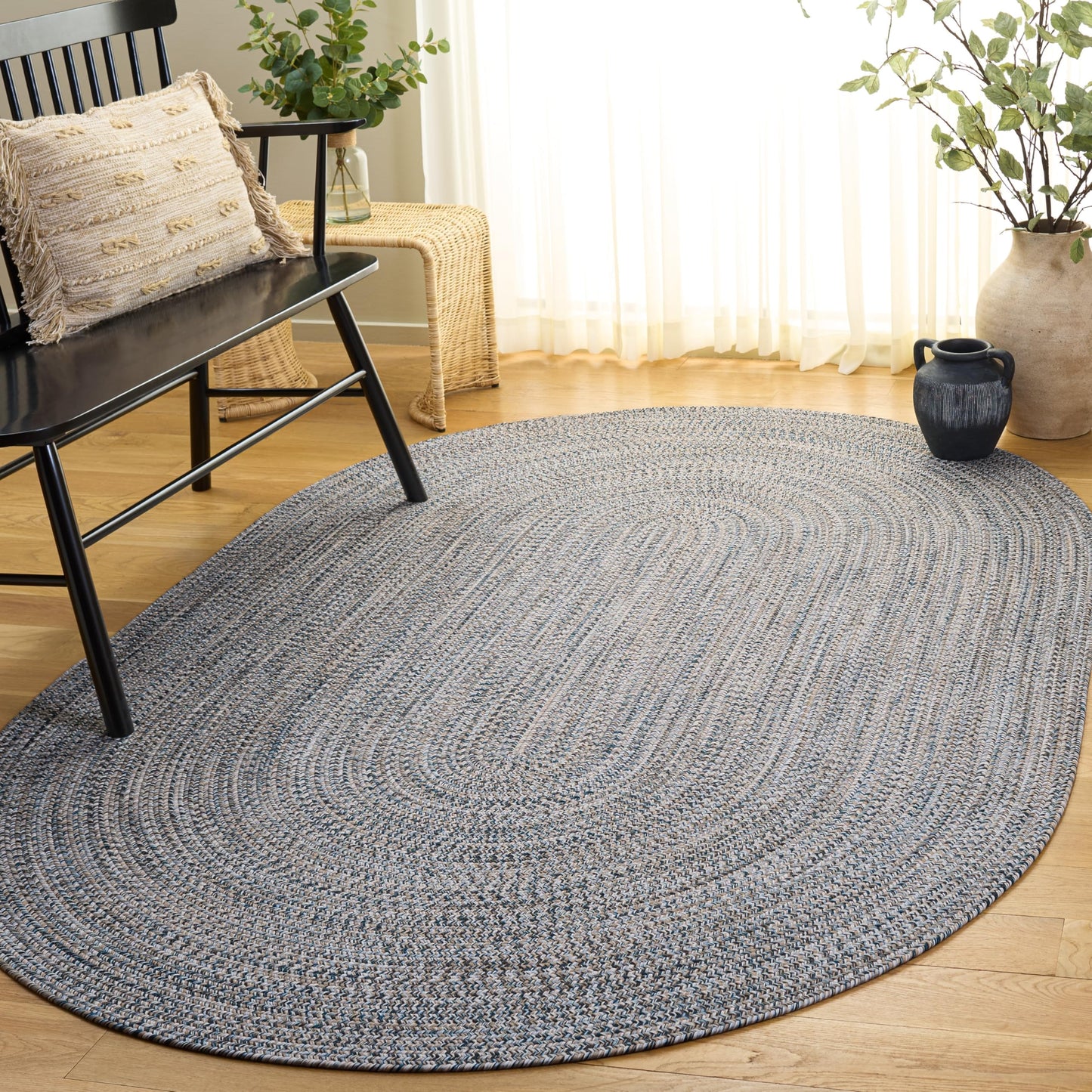 SAFAVIEH Braided Collection Area Rug - 6' x 9' Oval, Navy & Beige, Handmade, Ideal for Living Room, Bedroom, Dining Space (BRD376N)