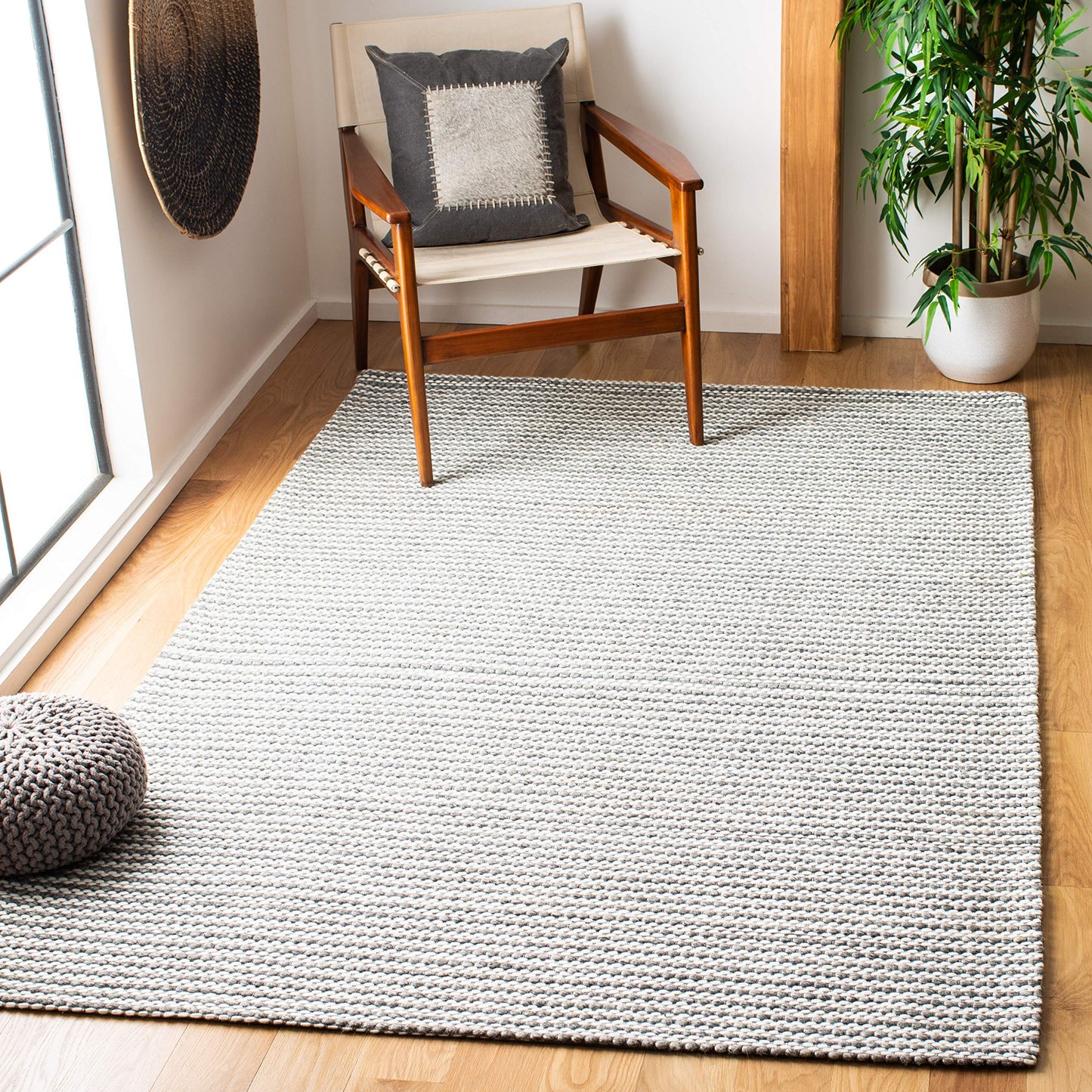 SAFAVIEH Marbella Collection Area Rug - 6' x 9', Charcoal & Ivory, Flat Weave Wool Design, Ideal for High Traffic Areas in Living Room, Bedroom (MRB392H)