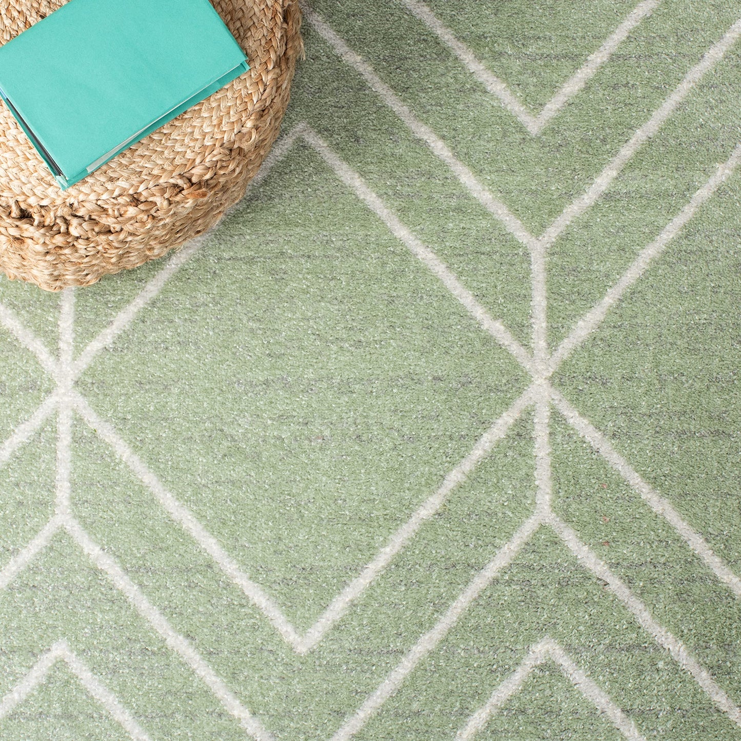 SAFAVIEH Area Rug 8x10 - Adirondack Collection - Large - Sage & Ivory, Modern Geometric Design, Non-Shedding & Easy Cleaning, Ideal for Living Room, Bedroom, Office, Dining Space (ADR241Y)