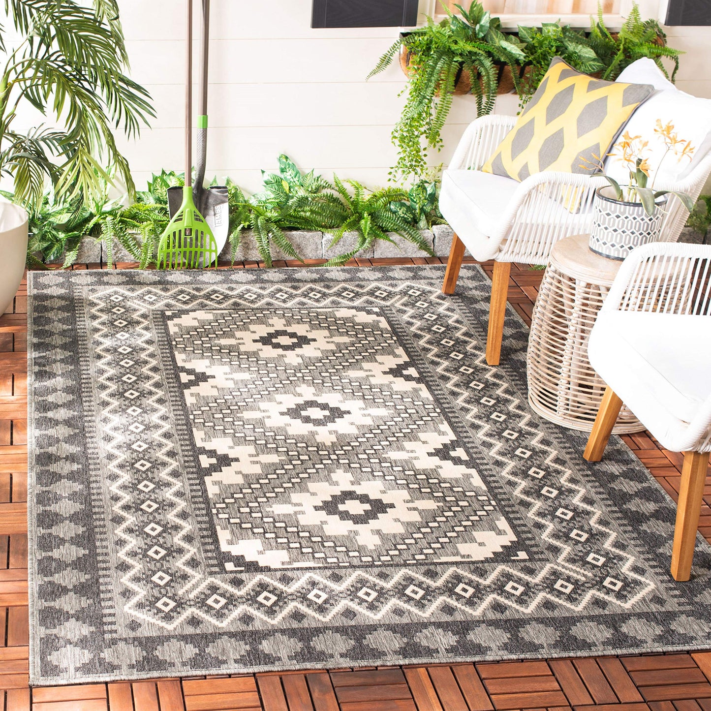 SAFAVIEH Washable Rug Outdoor Veranda Collection - 2'7" x 5', Ivory & Charcoal, Non-Shedding & Easy to Clean, Ideal for Patio, Backyard, Mudroom (VER099-3435)