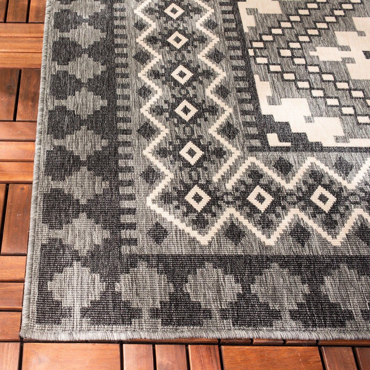 SAFAVIEH Washable Rug Outdoor Veranda Collection - 2'7" x 5', Ivory & Charcoal, Non-Shedding & Easy to Clean, Ideal for Patio, Backyard, Mudroom (VER099-3435)
