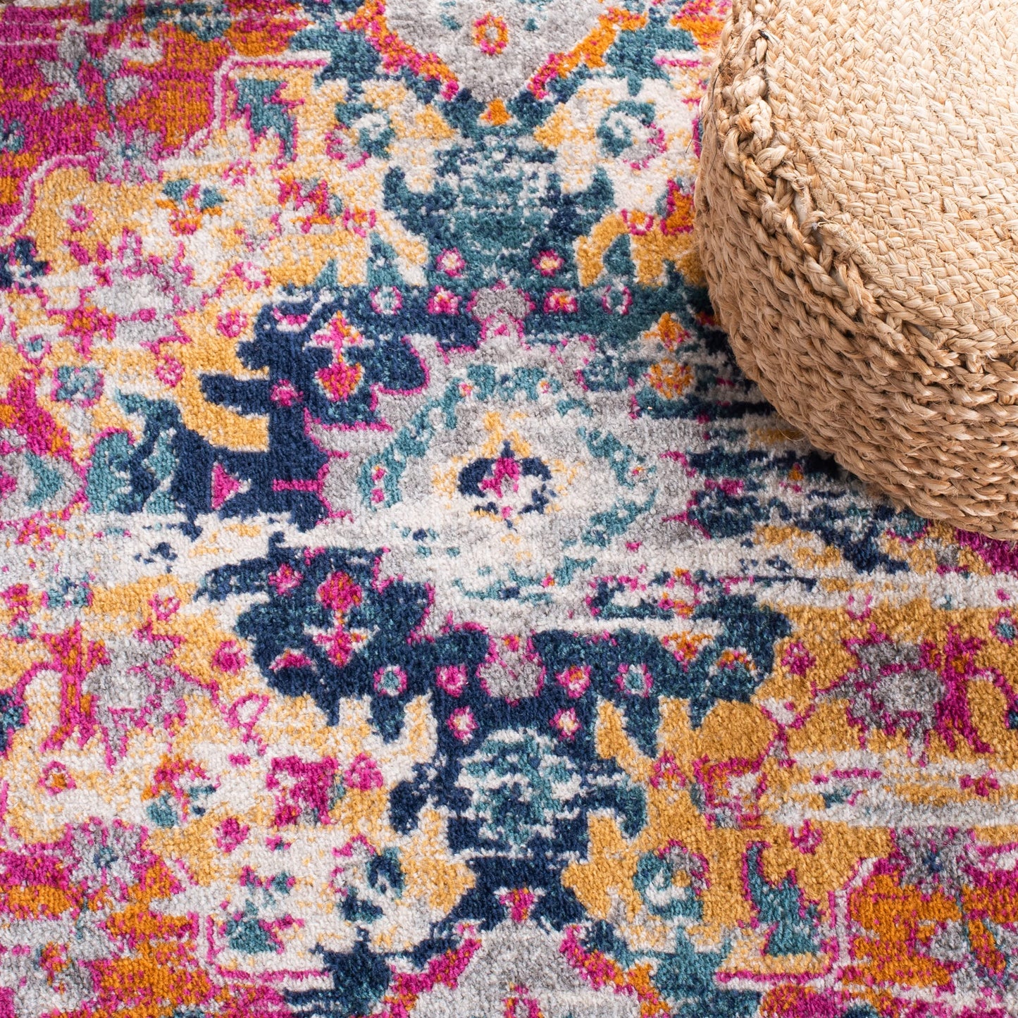 SAFAVIEH Madison Collection Area Rug - 6' x 9', Fuchsia & Gold, Boho Chic Medallion Design, Non-Shedding & Easy Care, Ideal for High Traffic Areas in Living Room, Bedroom (MAD154R)
