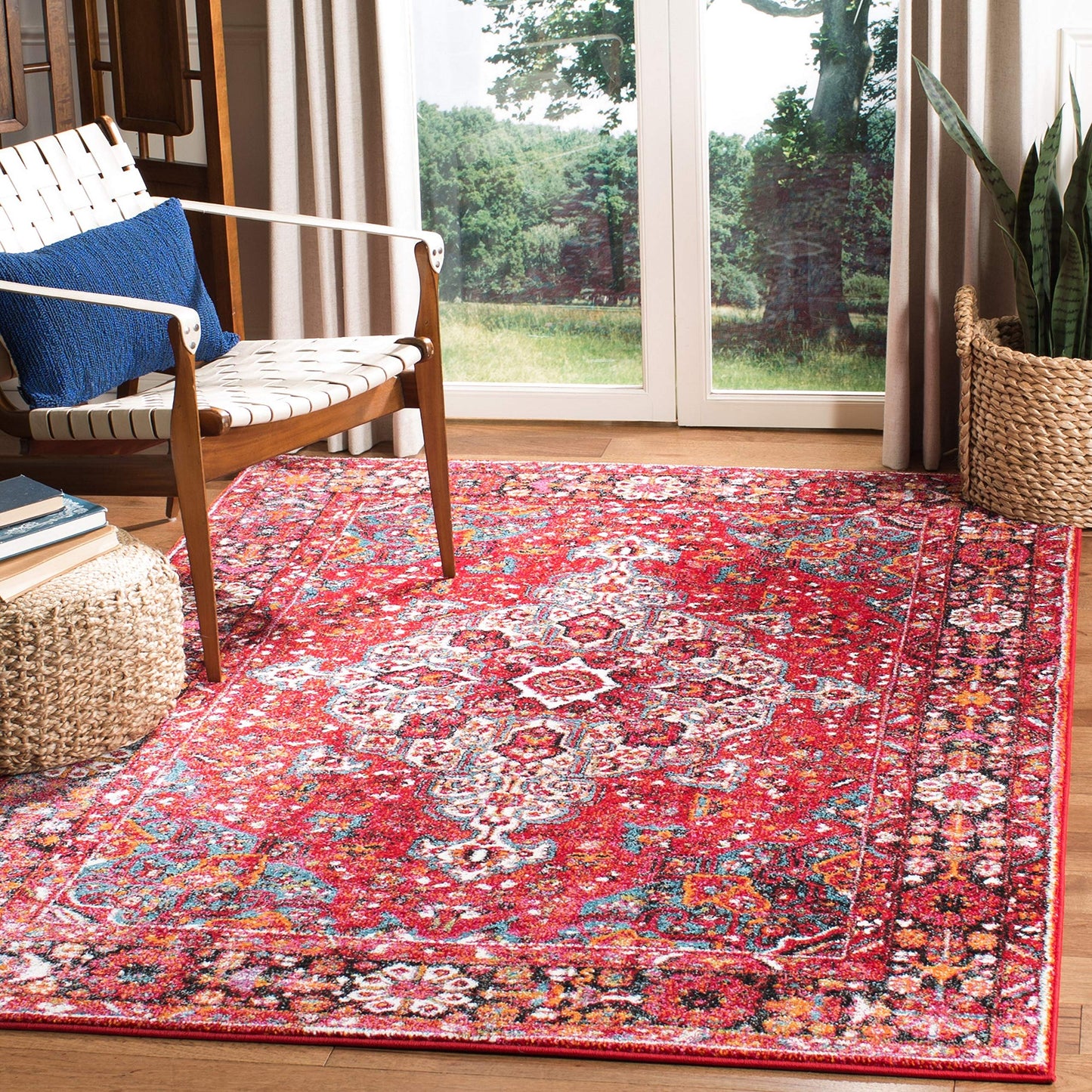 SAFAVIEH Vintage Hamadan Collection Area Rug - 5'3" x 7'6", Red & Multi, Oriental Traditional Persian Design, Non-Shedding & Easy Care, Ideal for High Traffic Areas in Living Room, Bedroom (VTH222A)