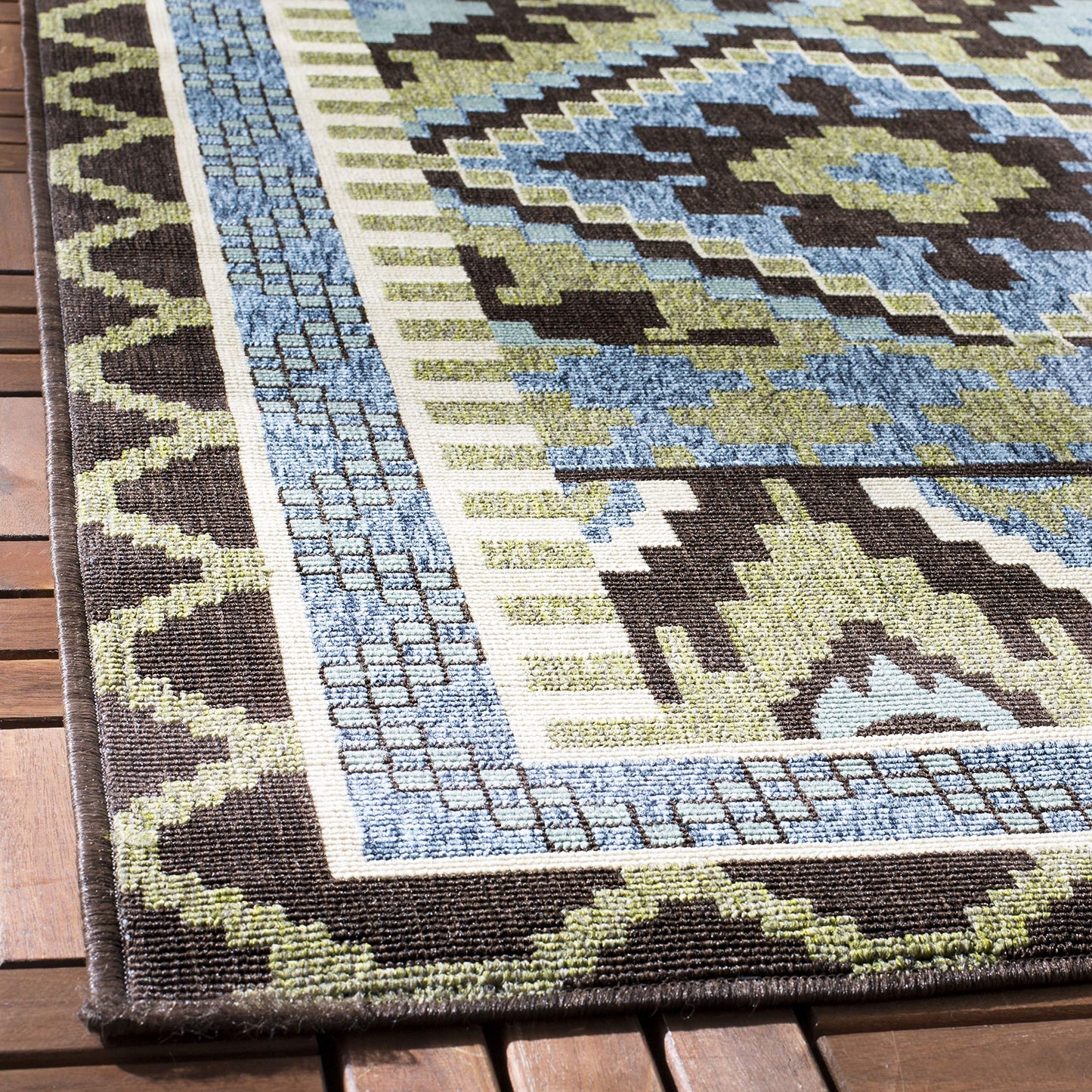 SAFAVIEH Washable Rug Outdoor Veranda Collection - 5'3" x 7'7", Green & Chocolate, Non-Shedding & Easy to Clean, Ideal for Patio, Backyard, Mudroom (VER096-0642)