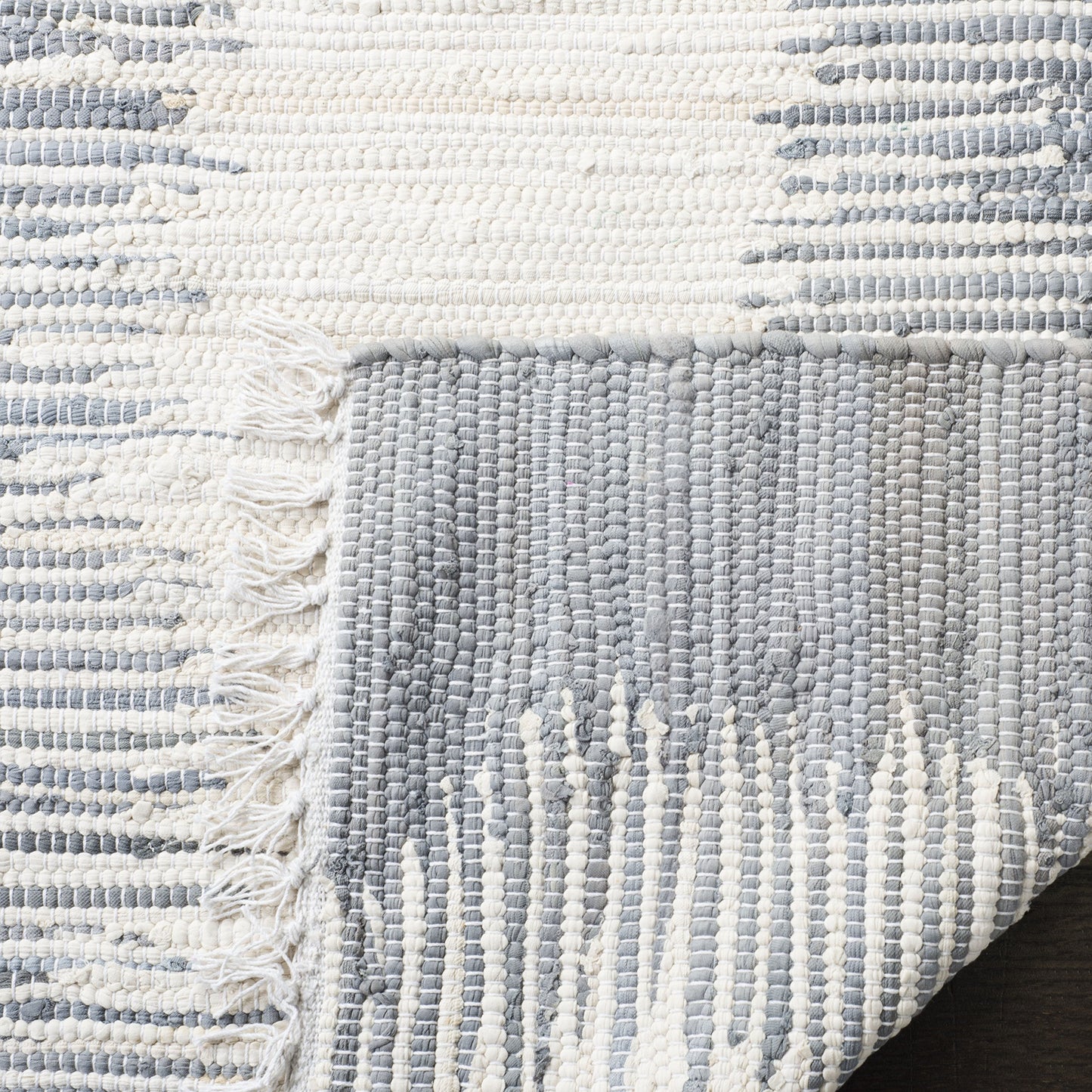 SAFAVIEH Montauk Collection Area Rug - 6' Square, Grey, Handmade Stripe Fringe Cotton, Ideal for High Traffic Areas in Living Room, Bedroom (MTK751K)