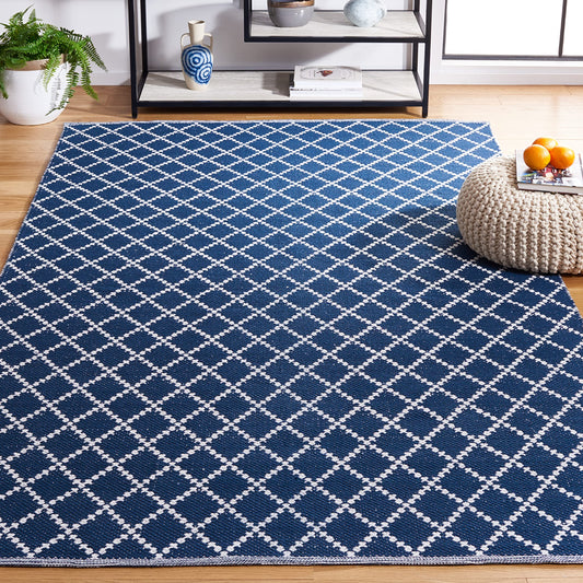 SAFAVIEH Montauk Collection Area Rug - 5' x 8', Navy & Ivory, Flat Weave Geometric Trellis Cotton Design, Easy Care, Ideal for High Traffic Areas in Living Room, Bedroom (MTK706N)