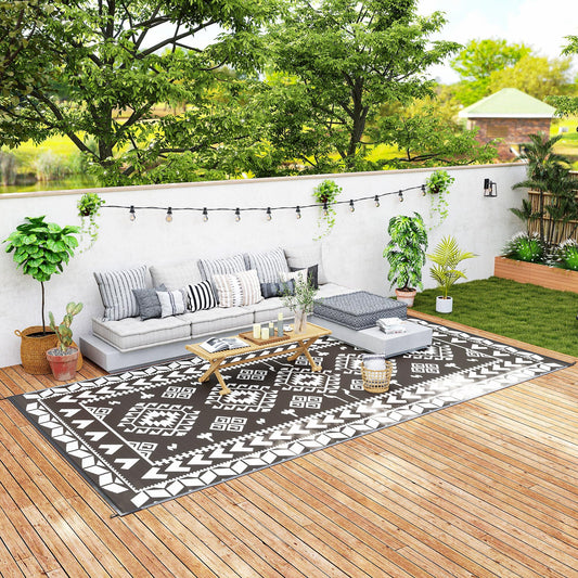 Outsunny Outdoor Rug for Patio, 9' x 18' Waterproof Large Mat, Reversible Plastic Straw Rug for Decor, Portable Outside RV Camping Area Carpet Mat for Backyard Porch Deck Picnic, Black & White Rhombus