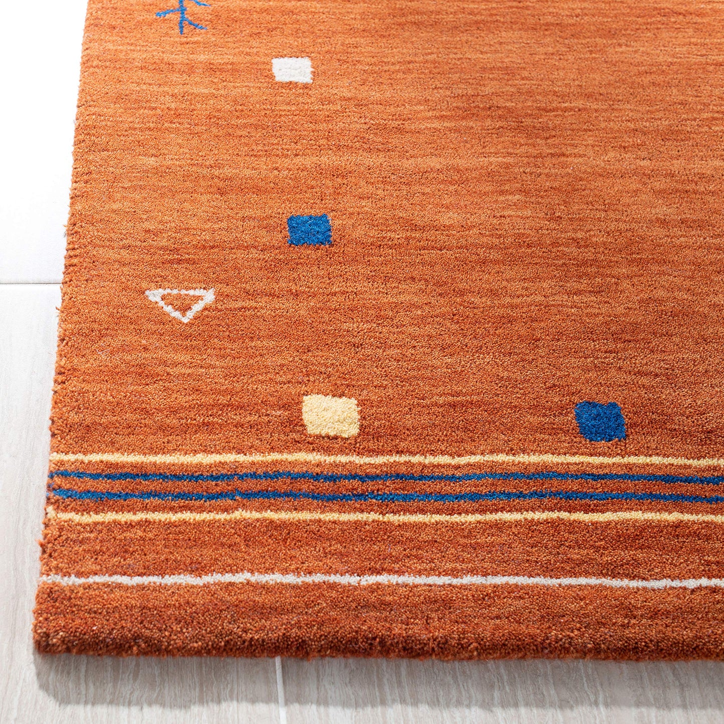 SAFAVIEH Himalaya Collection Area Rug - 5' x 8', Rust, Handmade Boho Tribal Wool, Ideal for High Traffic Areas in Living Room, Bedroom (HIM563P)