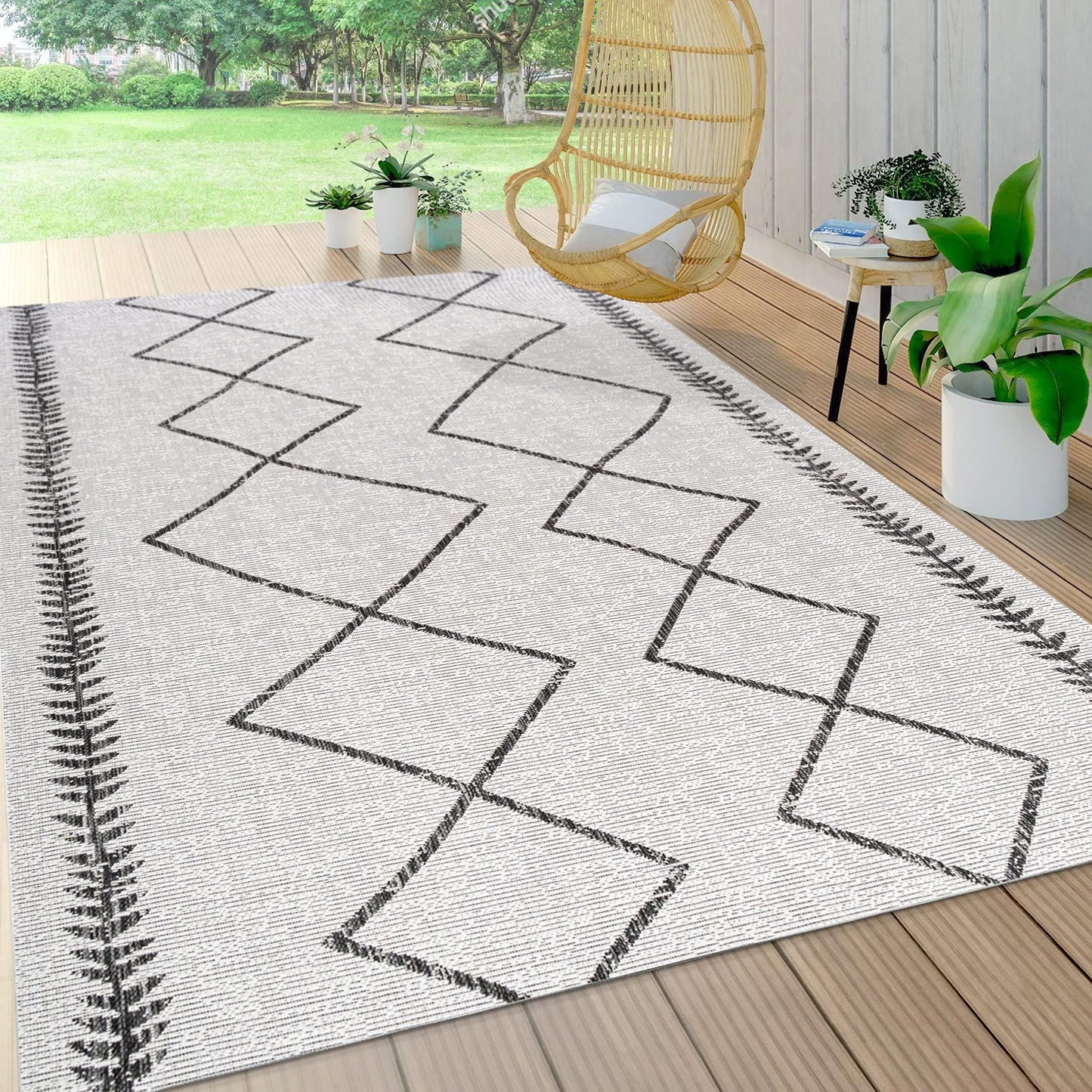 JONATHAN Y Tribal Diamond Trellis Indoor Outdoor Area Rug 5X8 Ivory/Black, Derya for Backyard, Patio, Porch, Easy-Cleaning, High Traffic, Pet-Friendly, Non-Shedding (SMB129D-5)