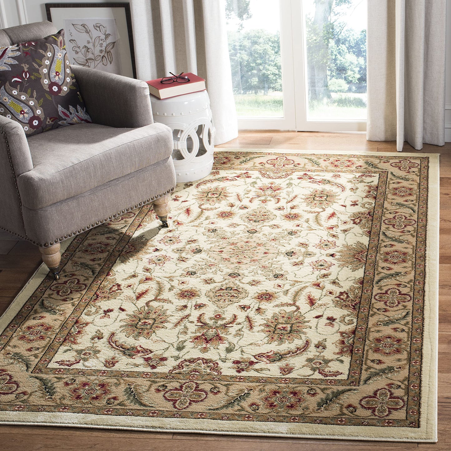 SAFAVIEH Lyndhurst Collection Area Rug - 5'3" x 7'6", Ivory & Tan, Traditional Oriental Design, Non-Shedding & Easy Care, Ideal for High Traffic Areas in Living Room, Bedroom (LNH211A)