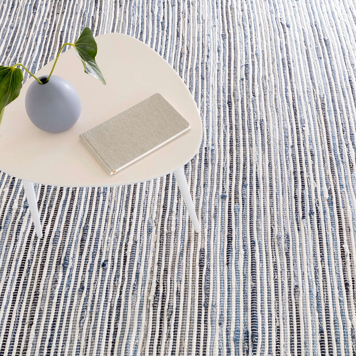 Dash and Albert Denim Rag Ribbed Indoor/Outdoor Area Rug - 2' x 3' Blue/White - Striped Handwoven Accent Rug - Durable, Lightweight, Low to Medium Traffic Areas - Bedrooms, Hallway, Home Offices