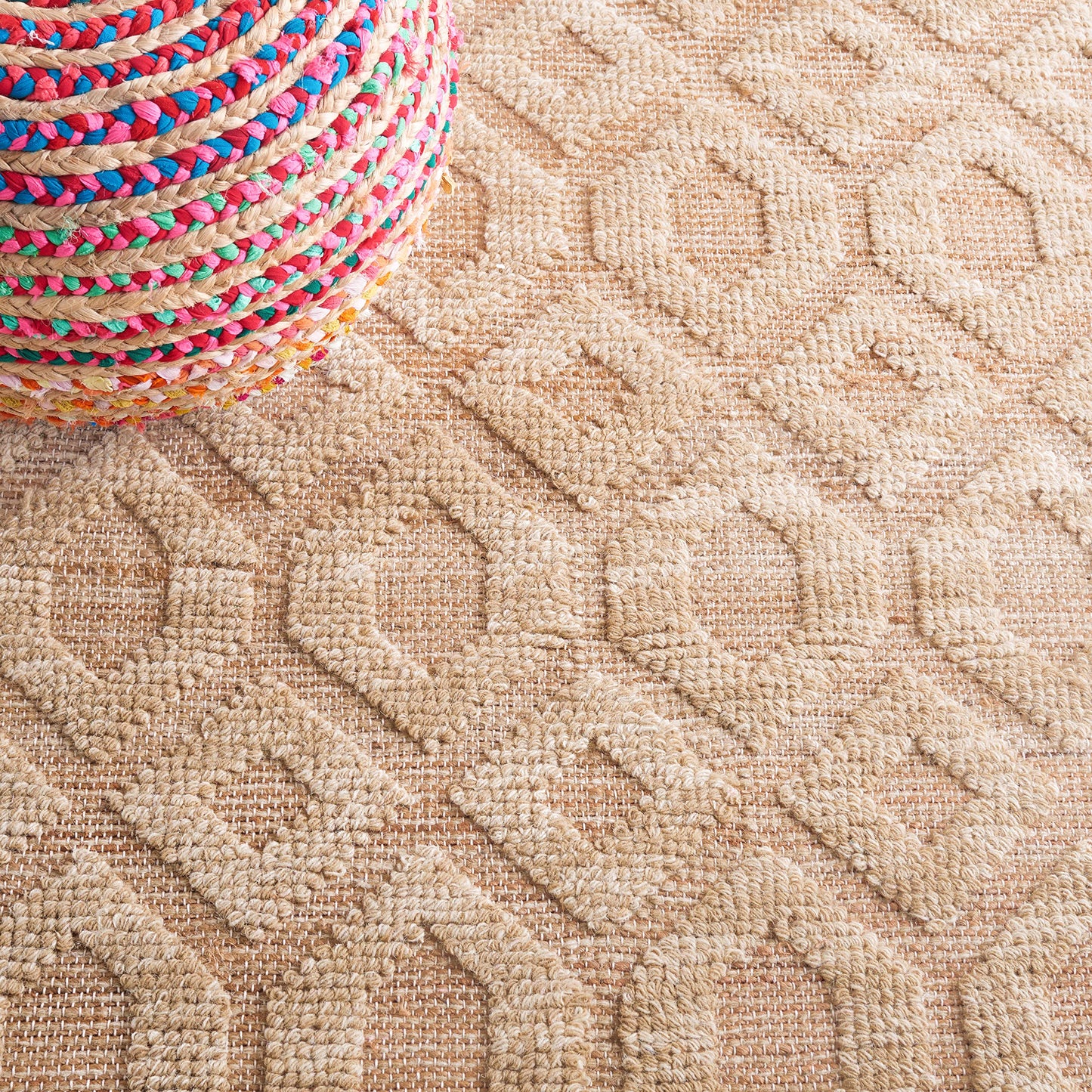 SAFAVIEH Natural Fiber Collection Area Rug - 5' x 8', Natural & Beige, Flat Weave Farmhouse Geometric Jute & Wool Design, Ideal for High Traffic Areas in Living Room, Bedroom (NF381A)