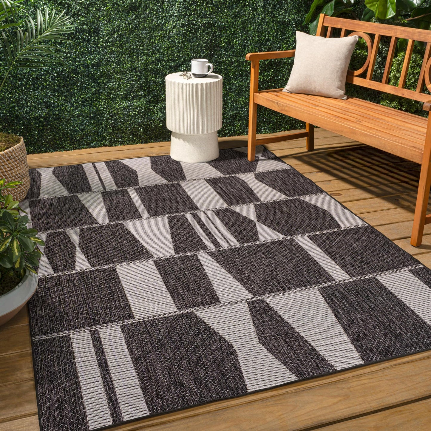JONATHAN Y Abstract Two-Tone Indoor Outdoor Area Rug 5X8 Black/Cream, Lucian Modern Geometric for Backyard, Patio, Porch, Easy-Cleaning, High Traffic, Pet-Friendly, Non-Shedding (TSN303A-5)