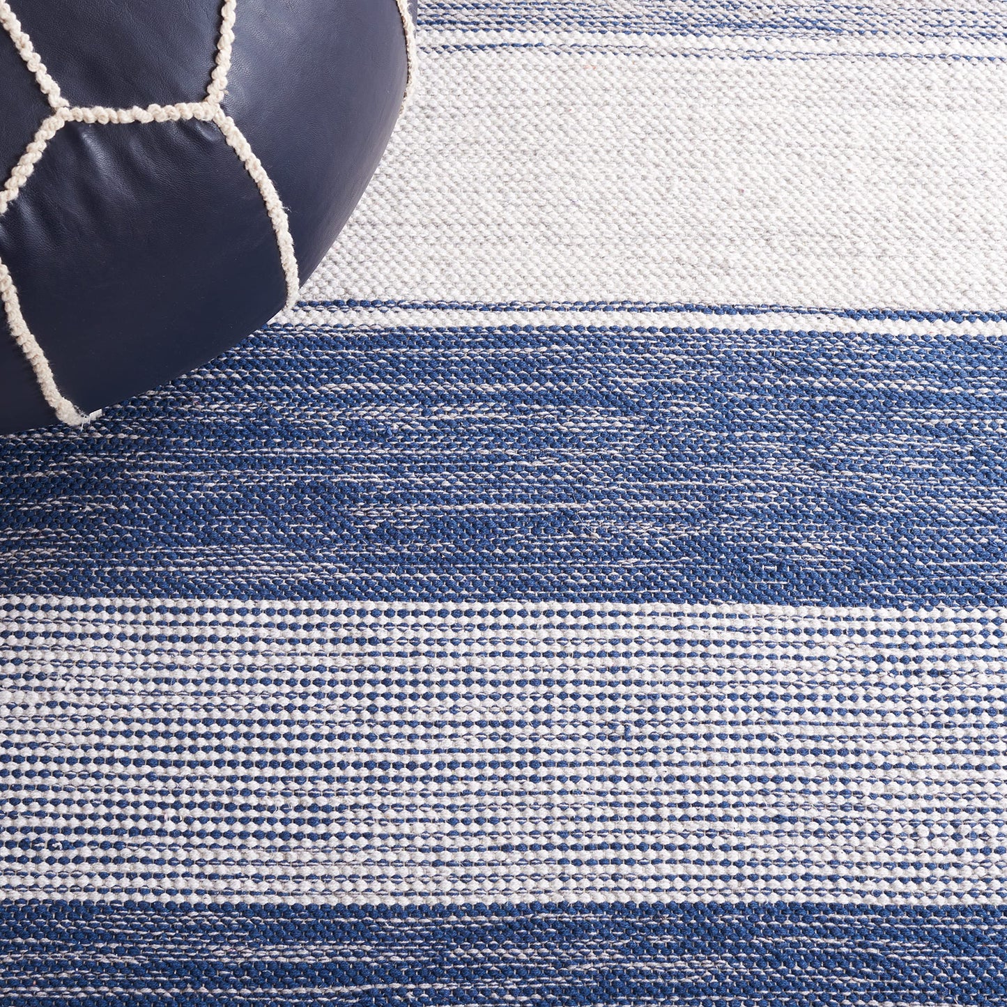 SAFAVIEH Striped Kilim Collection Area Rug - 5' x 8', Grey & Blue, Flat Weave Cotton Design, Easy Care, Ideal for High Traffic Areas in Living Room, Bedroom (STK804M)