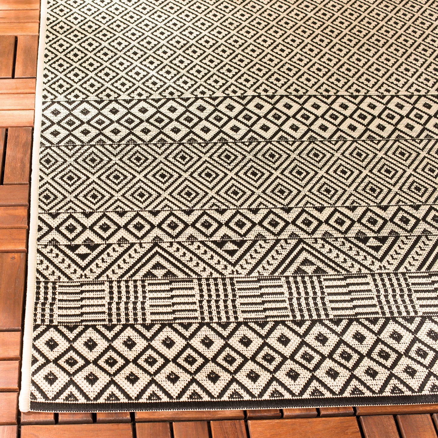 SAFAVIEH Washable Rug Outdoor Courtyard Collection - 5'3" x 7'7", Beige & Black, Non-Shedding & Easy Cleaning, Ideal for Patio, Backyard, Mudroom (CY6235-25612)