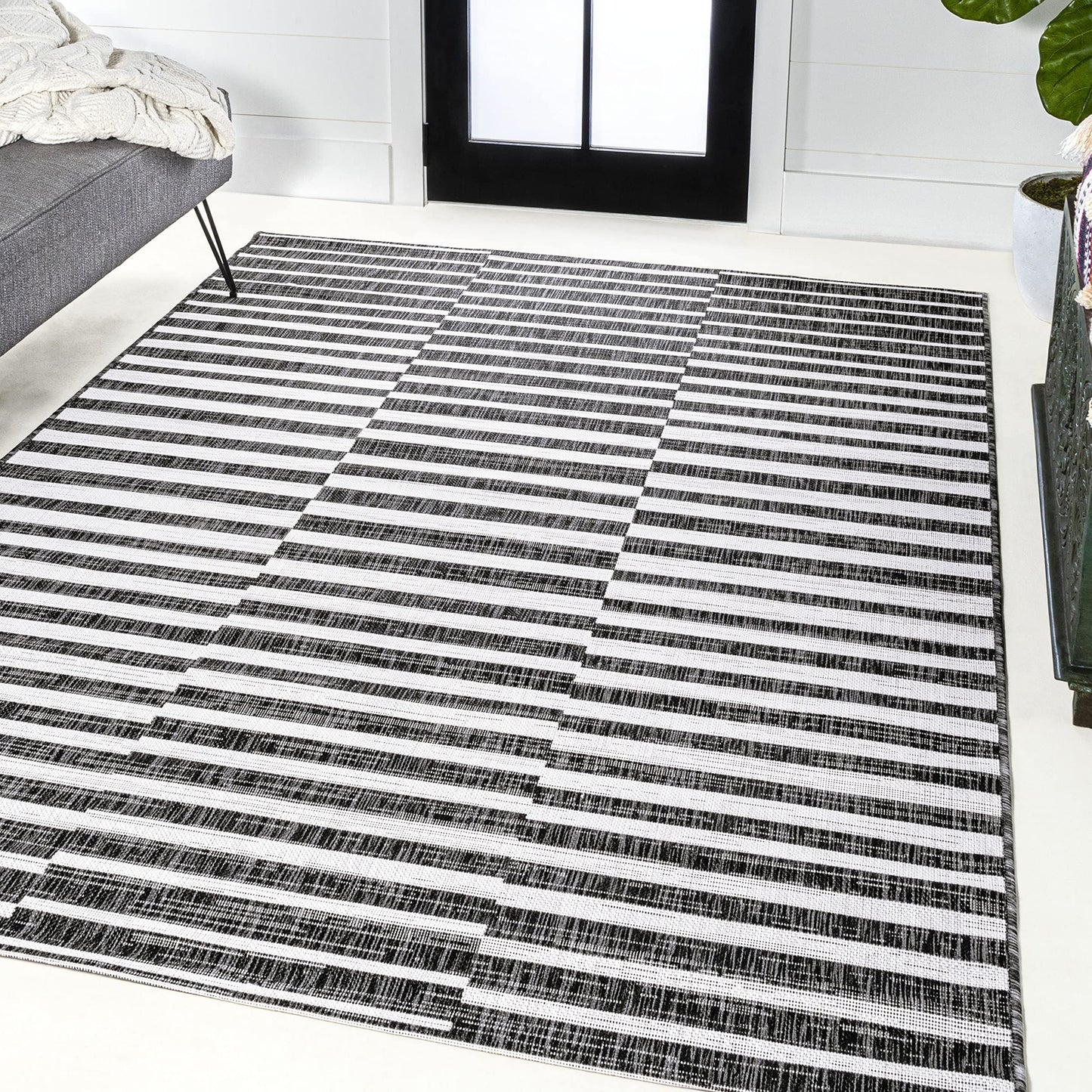 JONATHAN Y Offset Stripe Indoor Outdoor Area Rug 4X6 Black/Ivory, Sukie Modern for Backyard, Patio, Porch, Easy-Cleaning, High Traffic, Pet-Friendly, Non-Shedding (SMB133F-4)